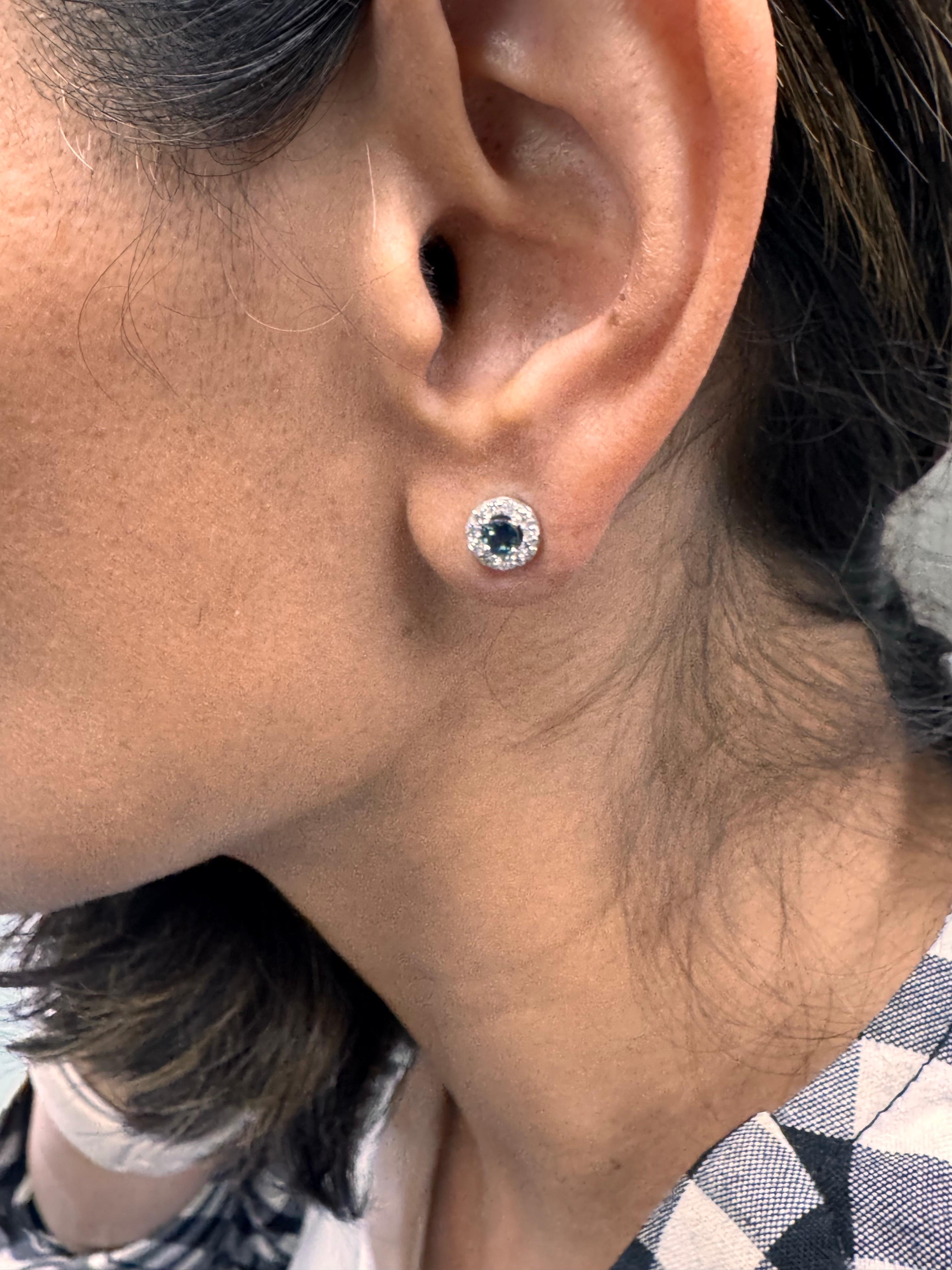 0.70 Carat Round Cut Sapphire Diamond Gold Earring Studs en vente 4