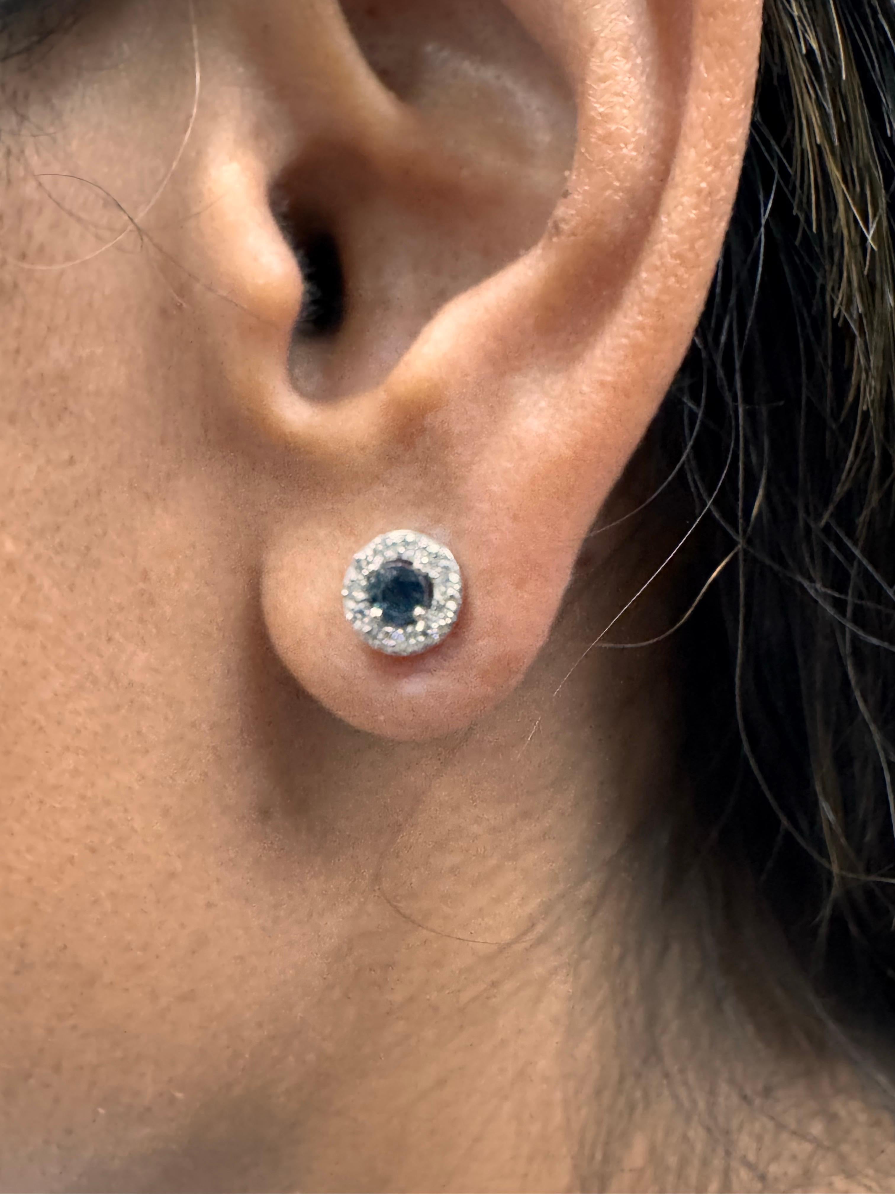 0.70 Carat Round Cut Sapphire Diamond Gold Earring Studs en vente 5