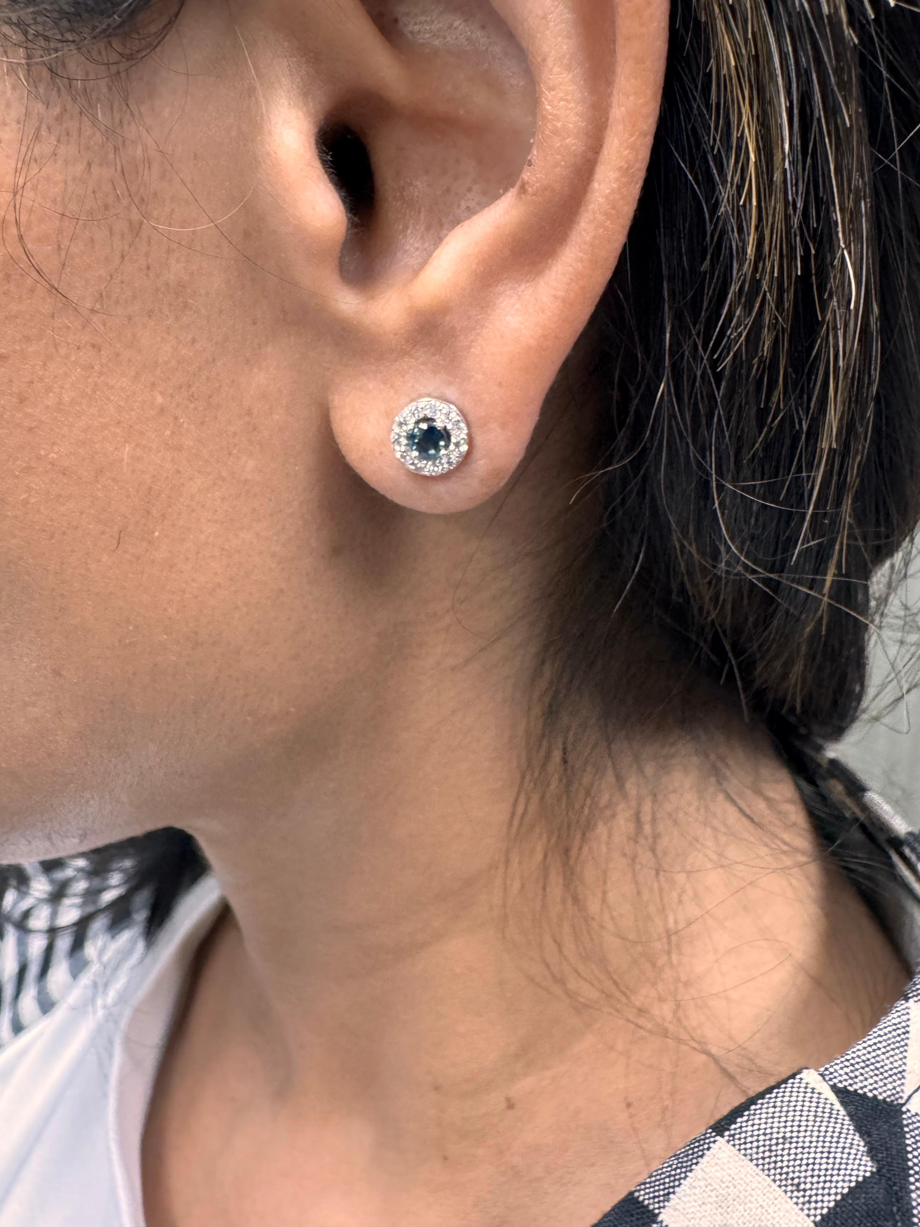0.70 Carat Round Cut Sapphire Diamond Gold Earring Studs en vente 7