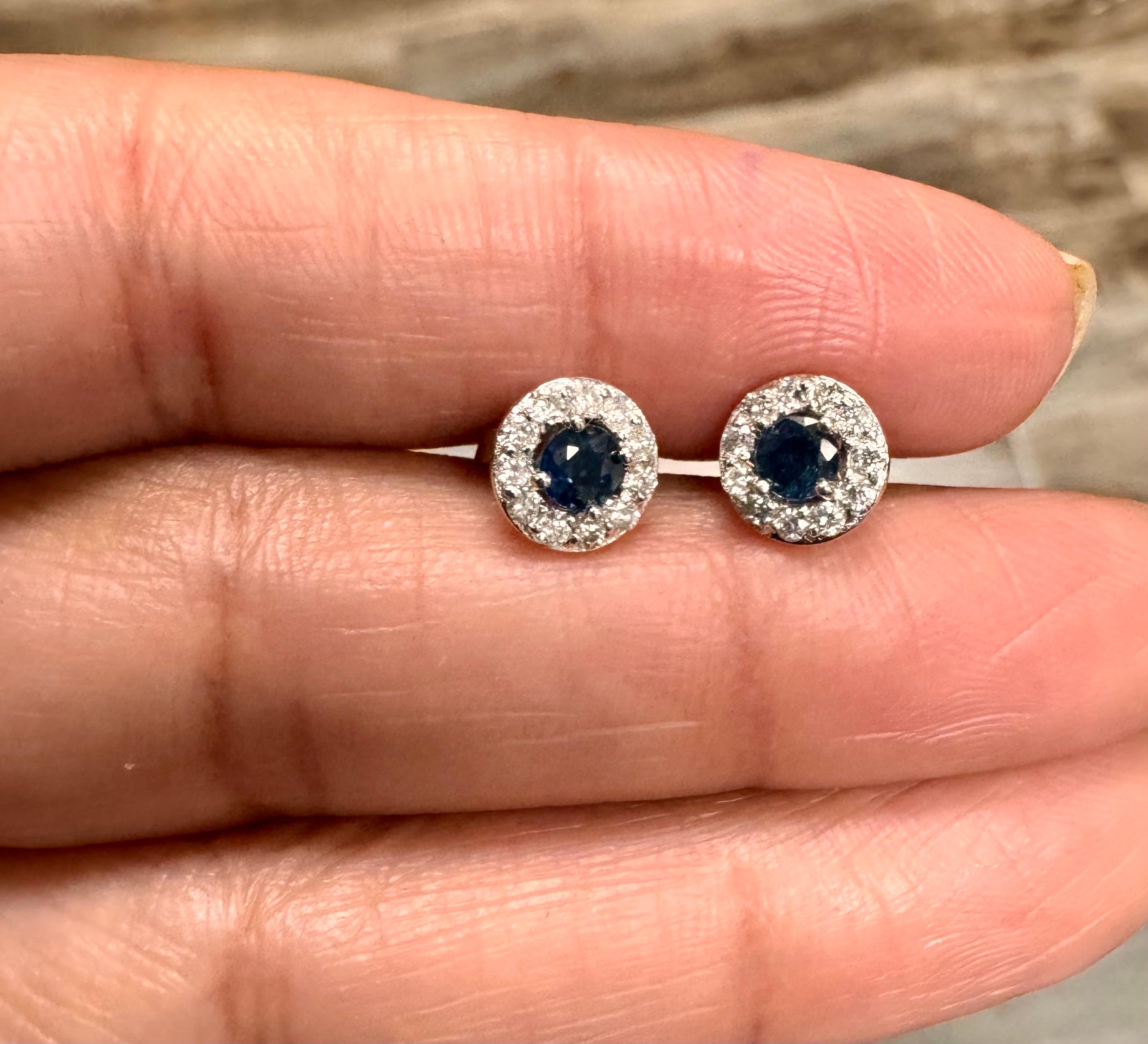 0.70 Carat Round Cut Sapphire Diamond Gold Earring Studs Neuf - En vente à Los Angeles, CA