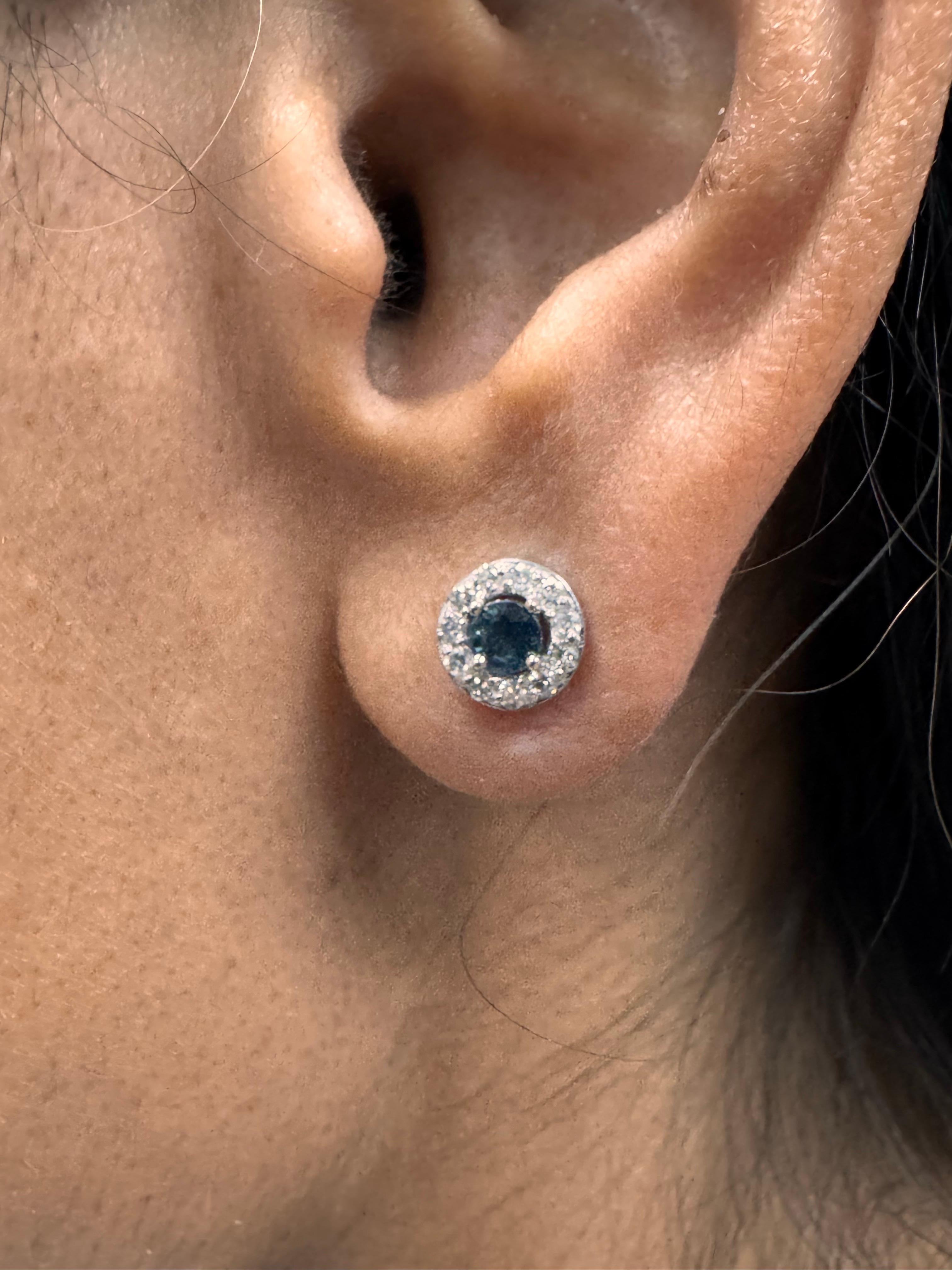 0.70 Carat Round Cut Sapphire Diamond Gold Earring Studs en vente 2