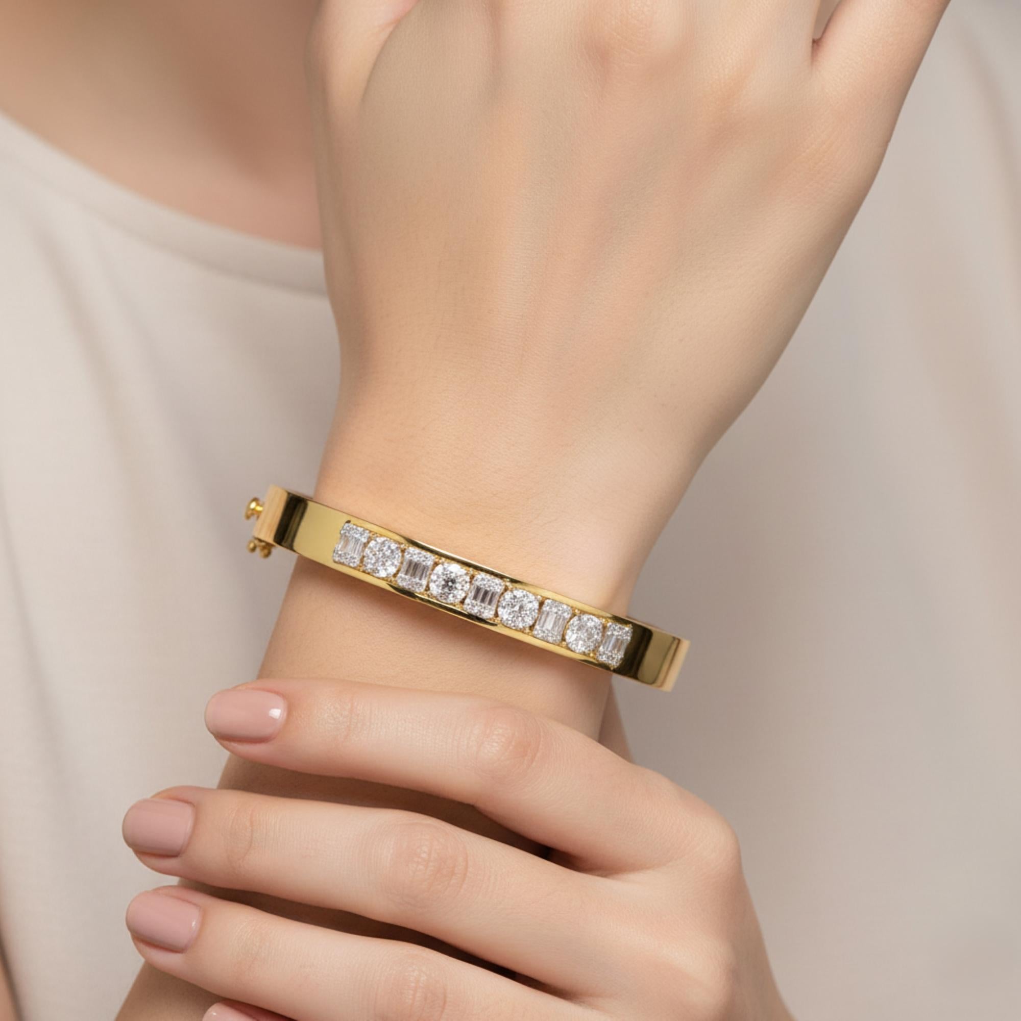 Fundida en oro de 18 quilates, esta exquisita pulsera está engastada con 0,70 quilates de brillantes diamantes.

SIGUE LA TIENDA DE SPECTRUM JEWELS para ver la última colección y piezas exclusivas. Spectrum Jewels se enorgullece de ser uno de los