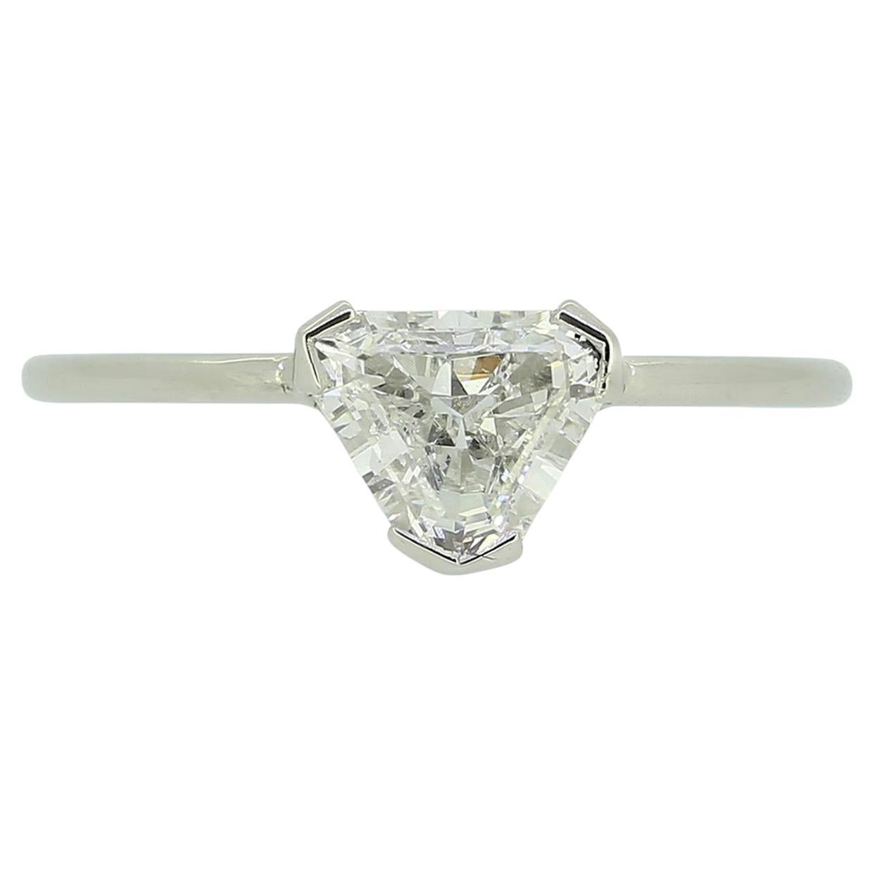 Anello solitario con diamante brillante da 0,70 carati in vendita