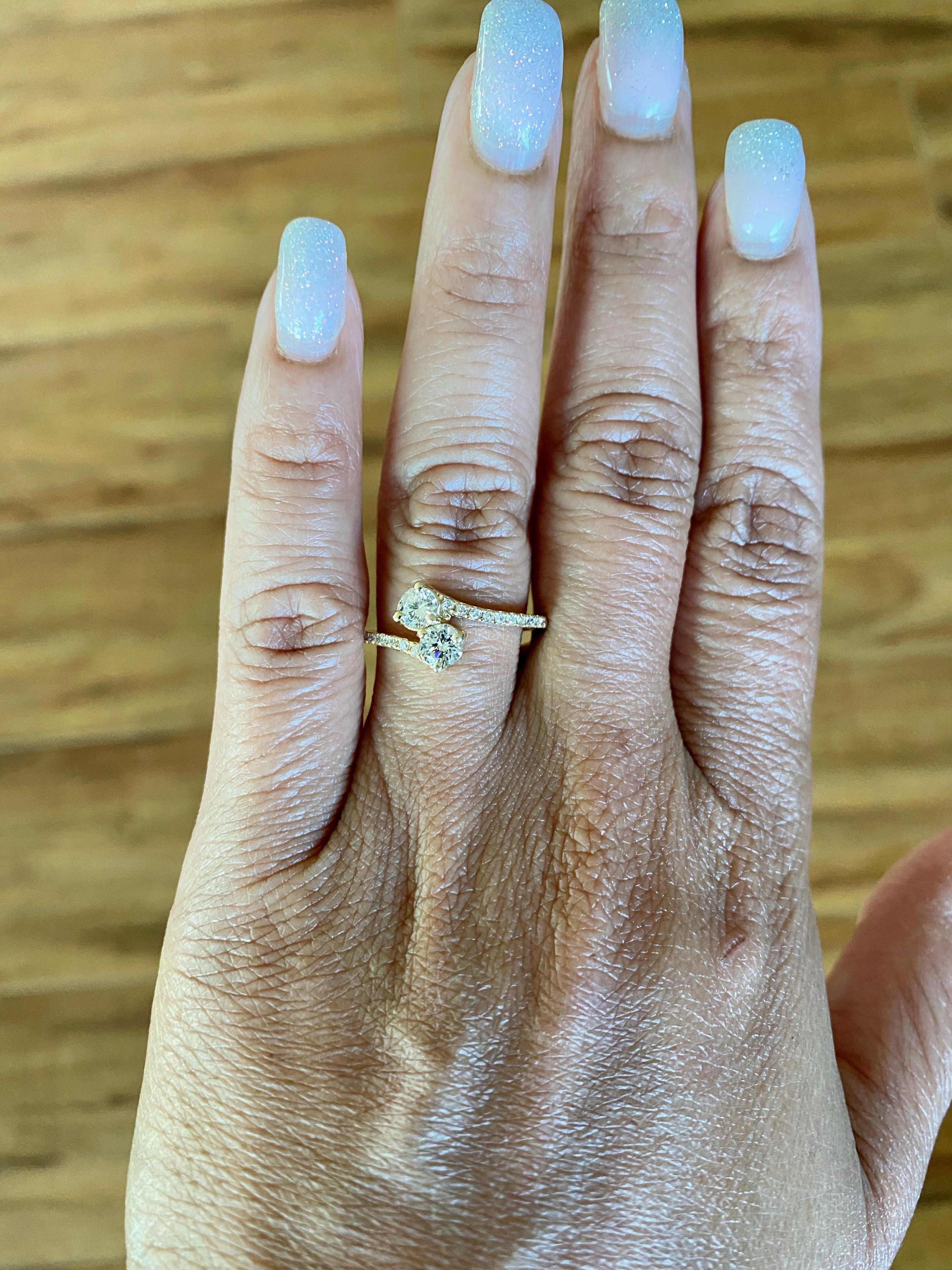 0,70 Karat Zweistein-Diamant-Brautring aus 14 Karat Gelbgold im Zustand „Neu“ im Angebot in Los Angeles, CA