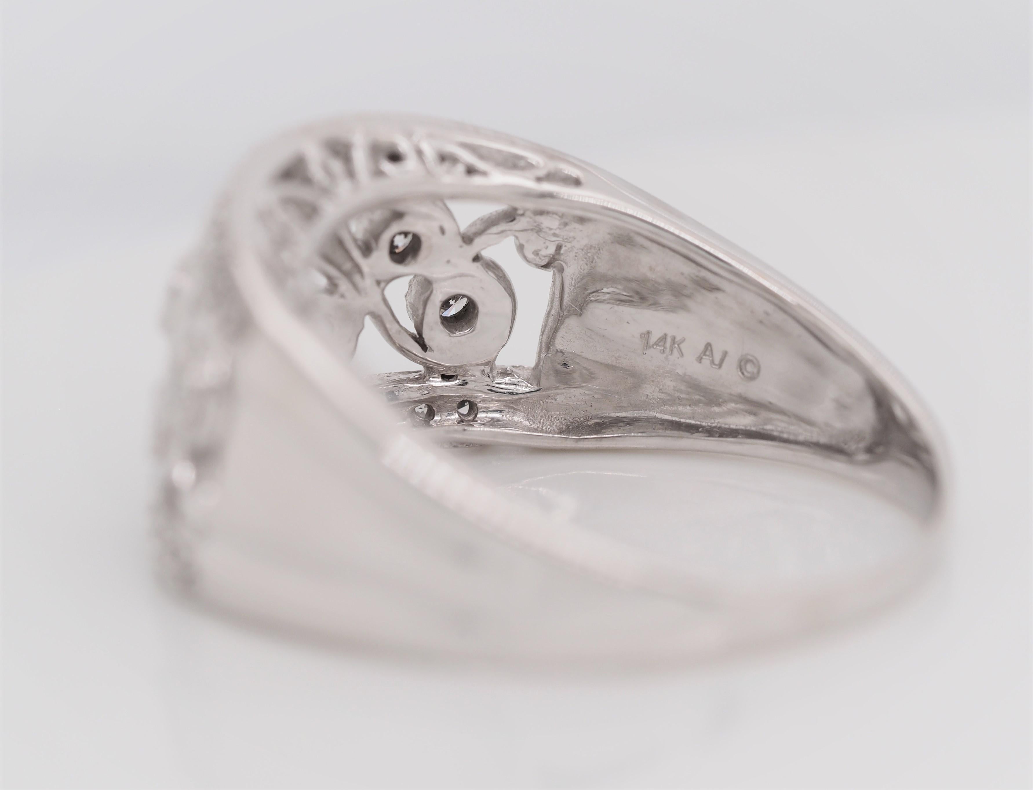 0.70 Carat Vintage Round Diamond Ring Set in 14 Karat White Gold For Sale 2