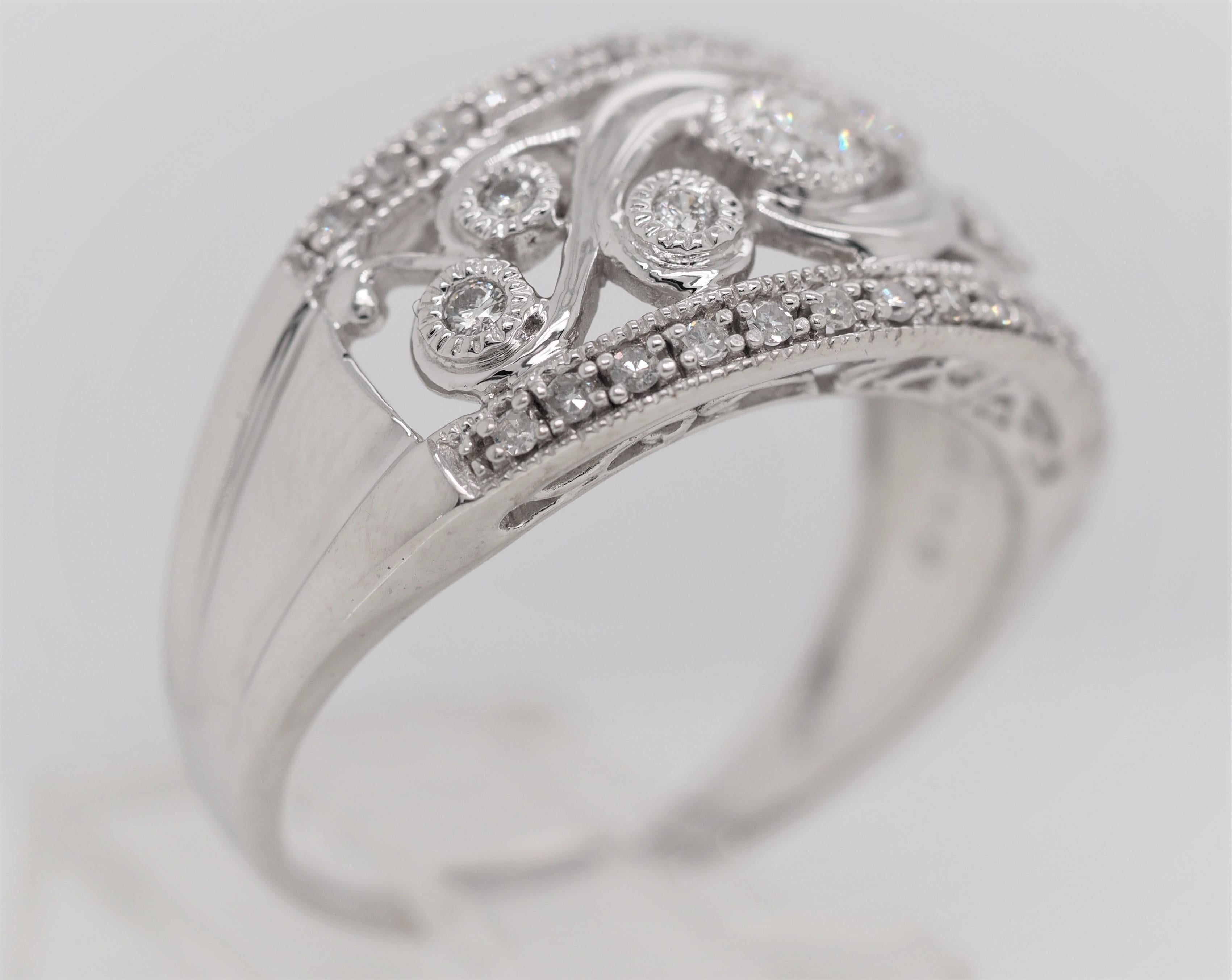 0.70 Carat Vintage Round Diamond Ring Set in 14 Karat White Gold For Sale 3