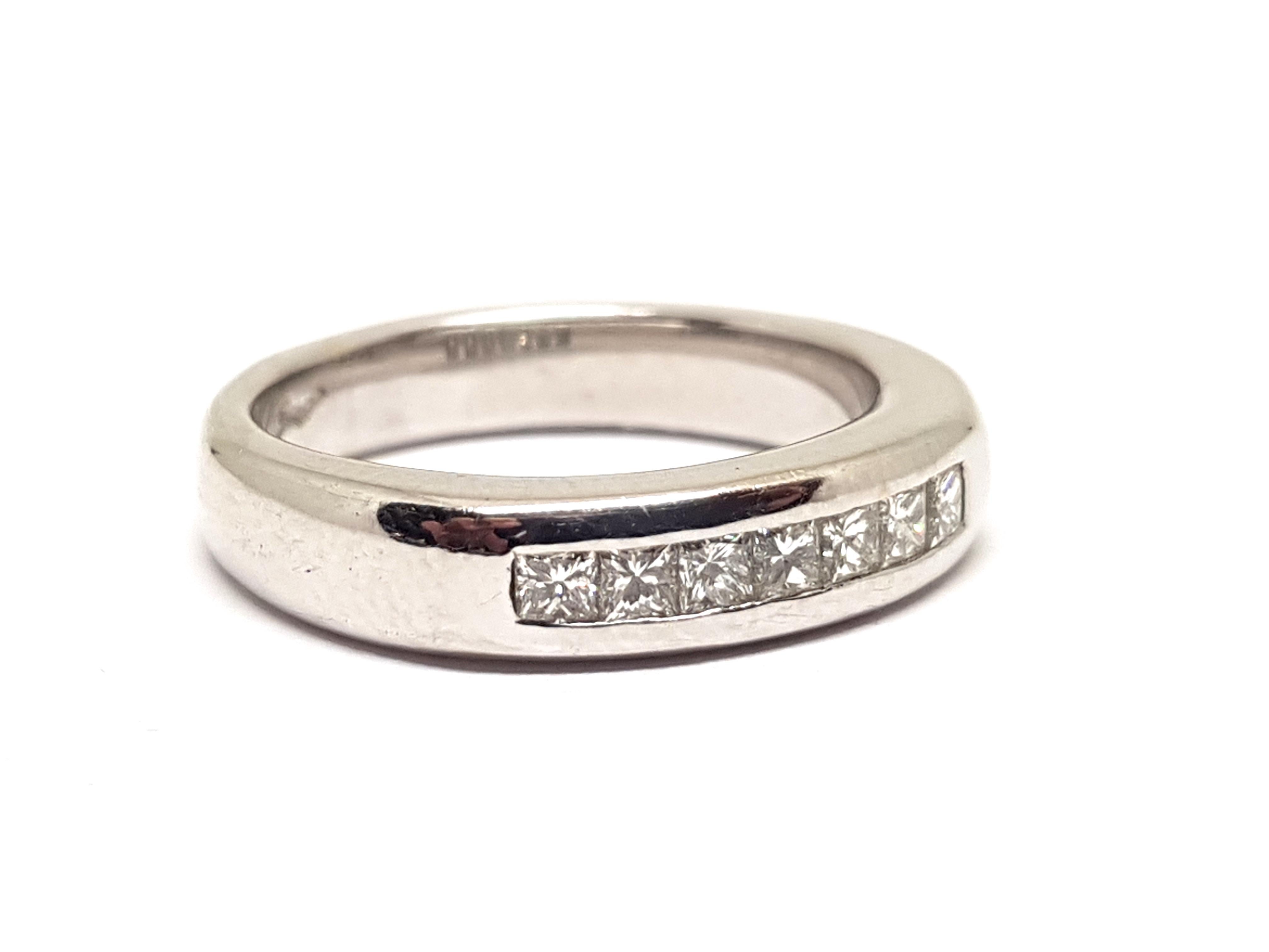 0.70 Carat White Gold Diamond Memory Eternity Ring In New Condition For Sale In Antwerp, BE