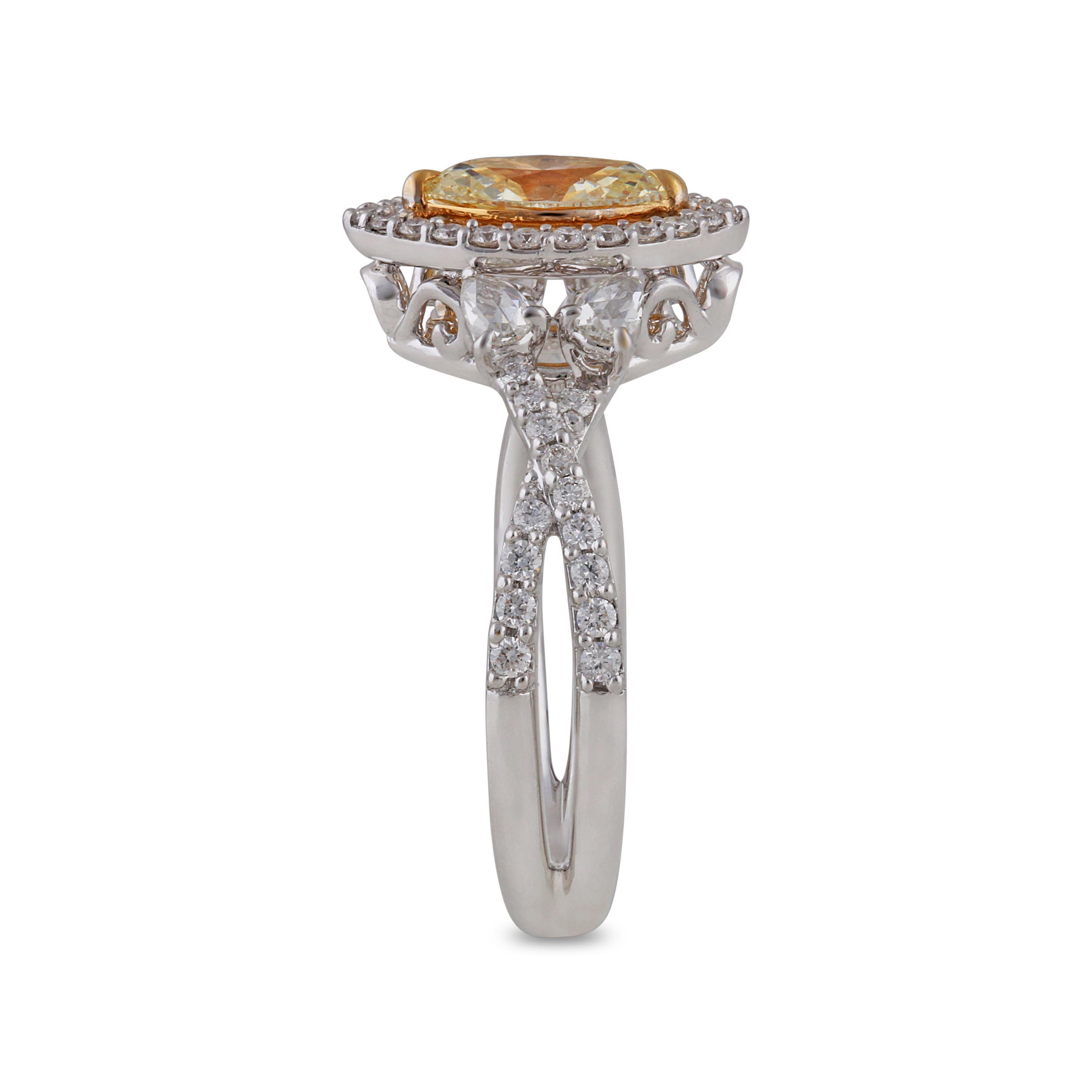 Women's Studio Rêves 0.70 Carat Yellow Marquise Engagement Ring in 18 Karat Gold For Sale