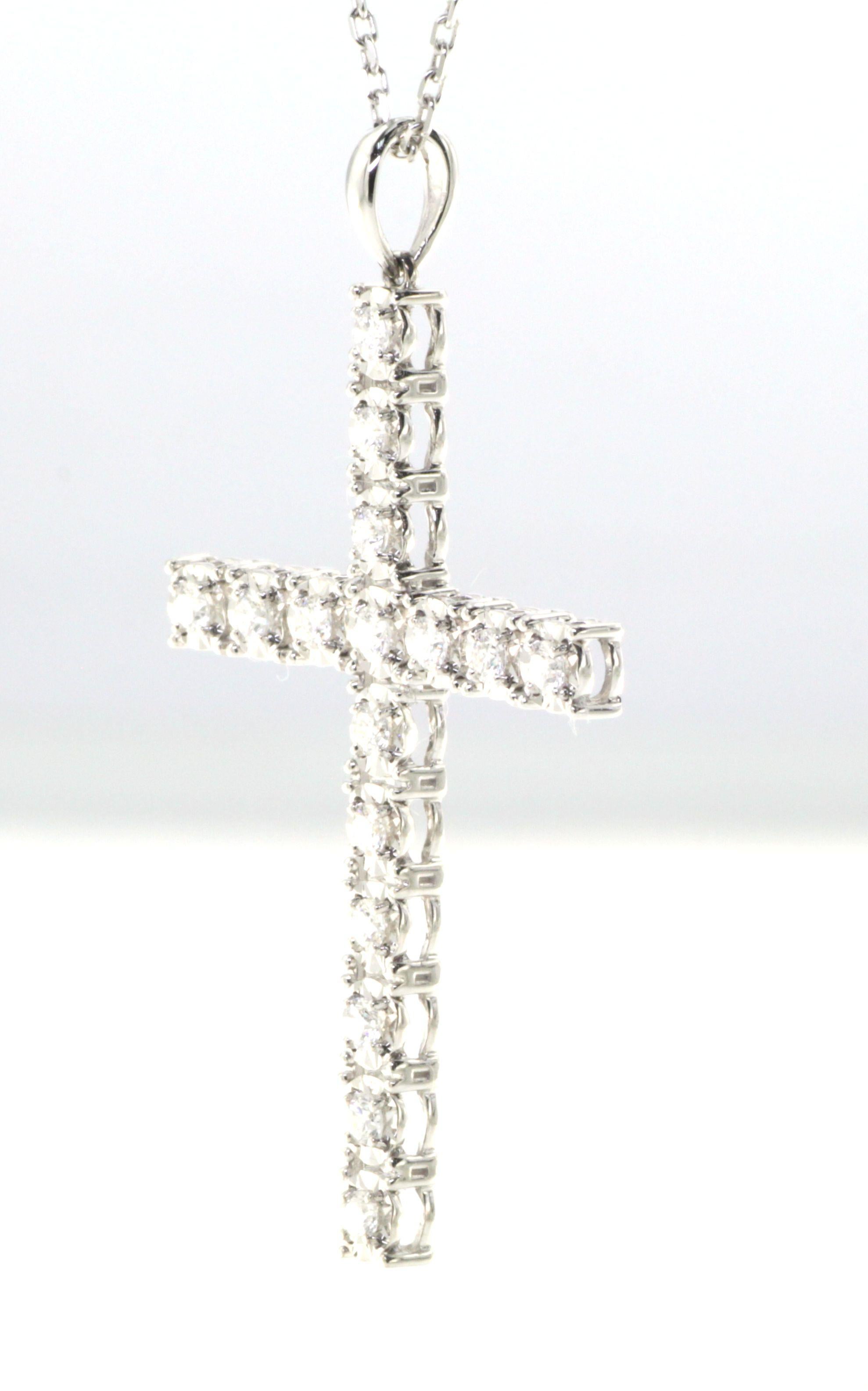 Contemporary 0.70 Carats Diamond Cross Pendant Necklace in 18 Karat White Gold For Sale
