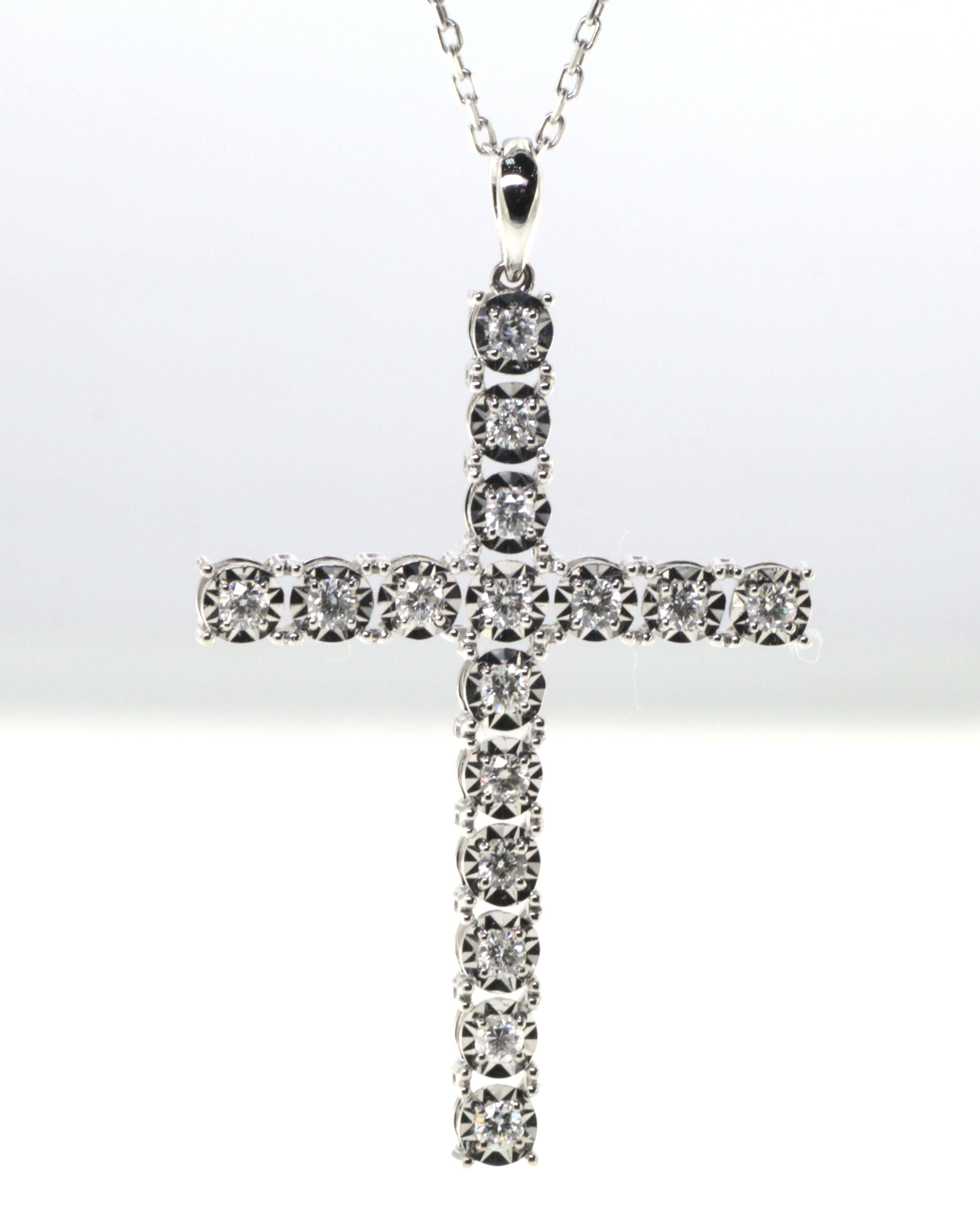Round Cut 0.70 Carats Diamond Cross Pendant Necklace in 18 Karat White Gold For Sale