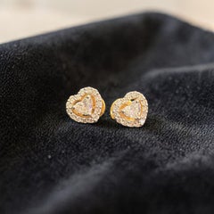 0,70 Karat F/VS1 Herz & runde Diamanten Halo-Ohrstecker aus 18K Gelbgold