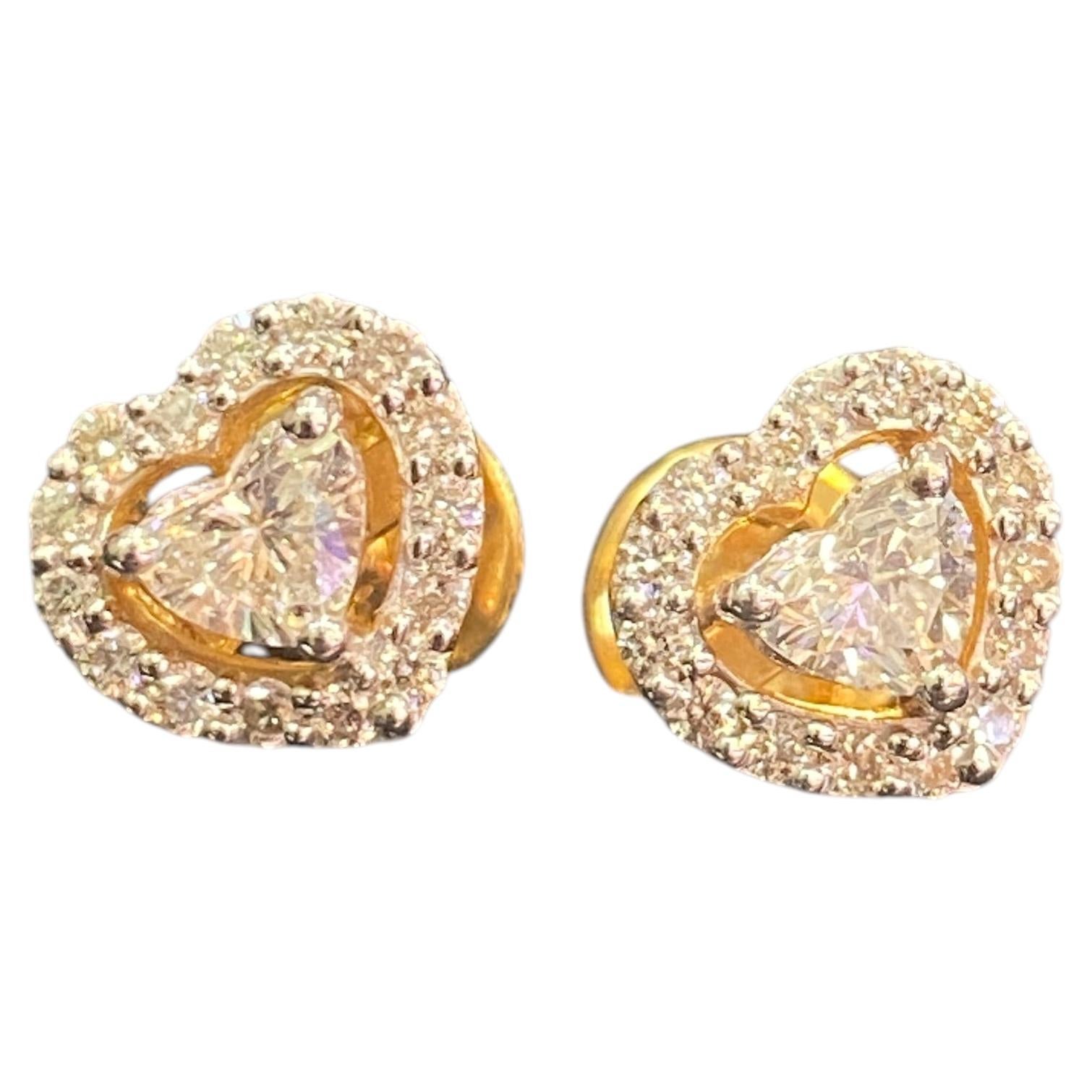 0.70 Carats F/VS1 Boucles d'oreilles Halo en or jaune 18K avec diamants ronds et en forme de coeur