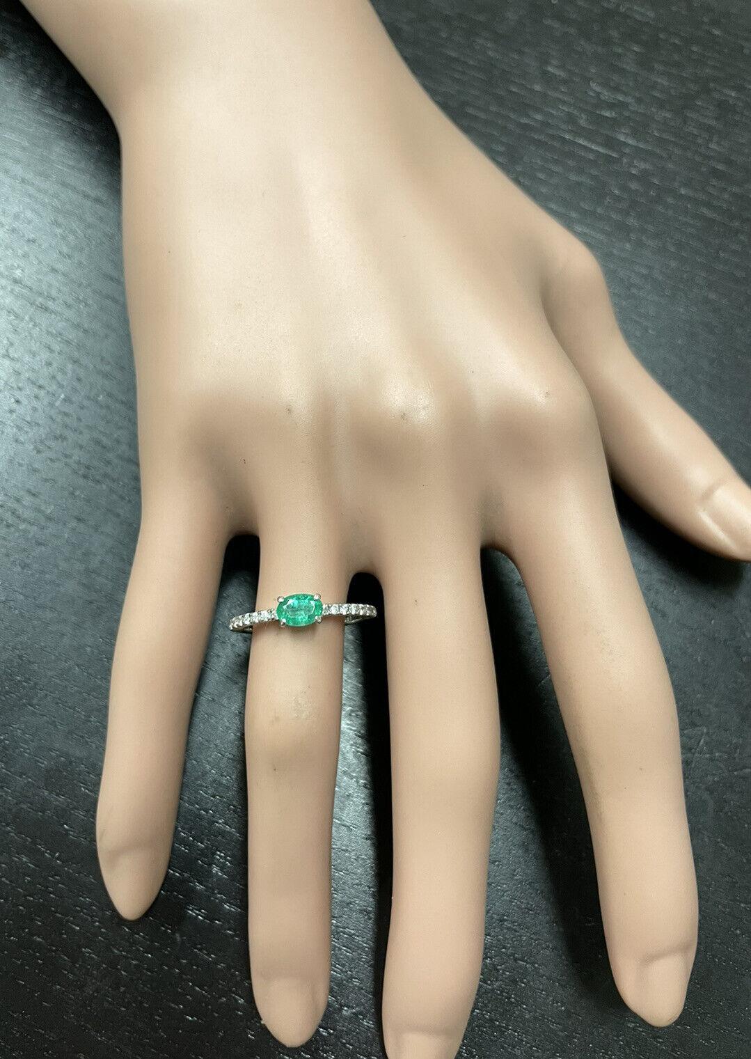 Women's 0.70 Carats Natural Emerald and Diamond 14K Solid White Gold Ring For Sale
