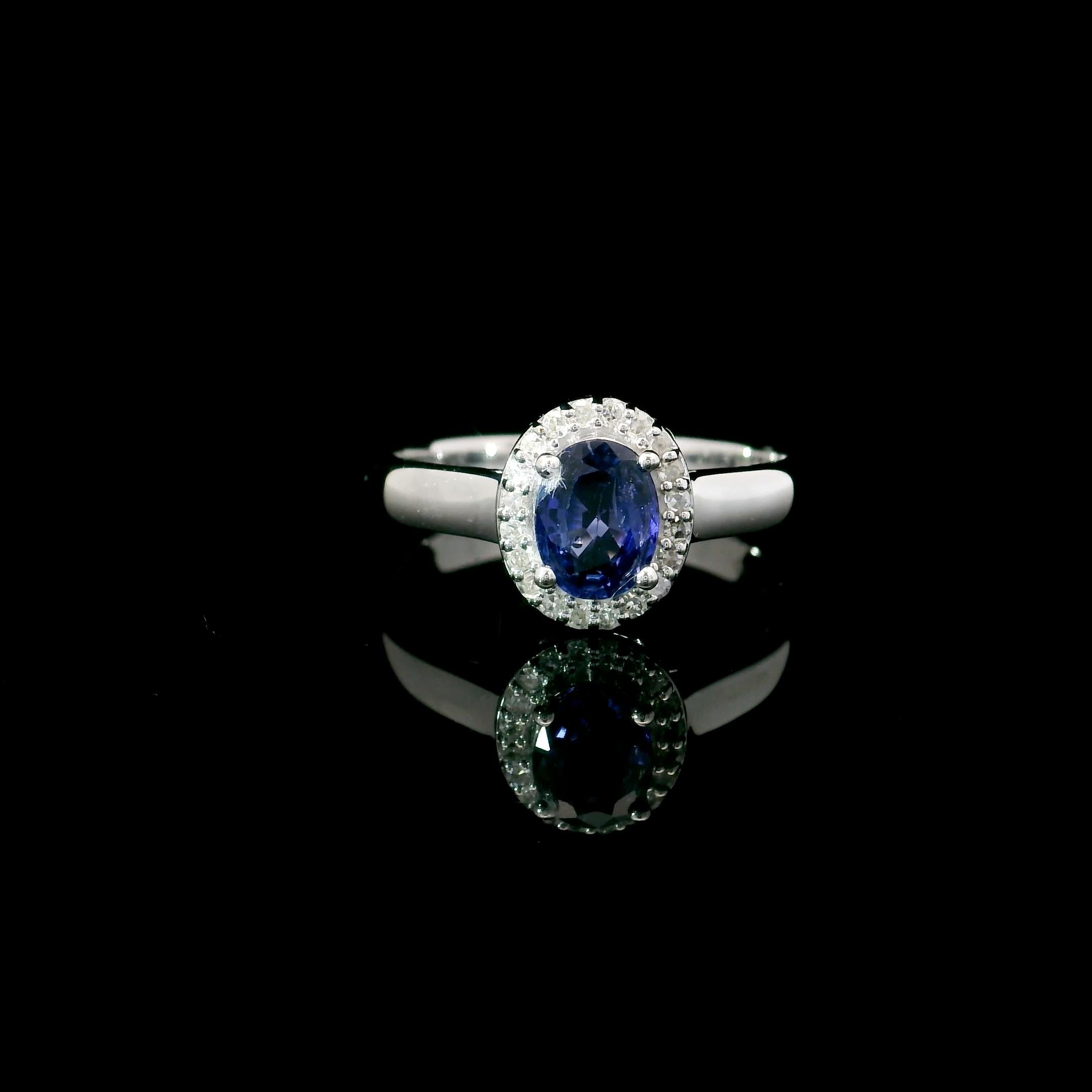 Women's or Men's 0.70 carats sapphire ring For Sale