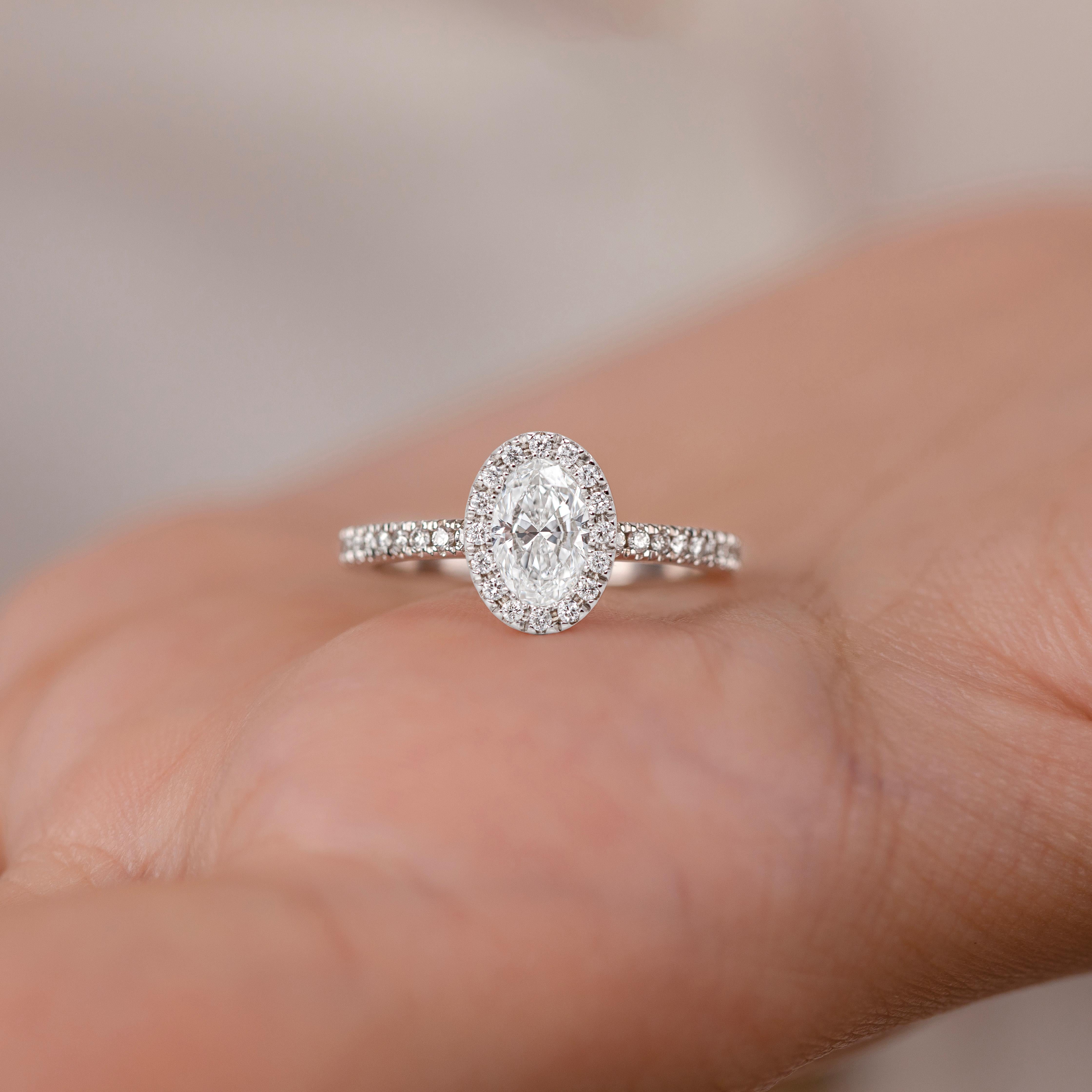 0.70 ct Oval Cut Diamond Solitaire, Diamond Solitaire Ring with Edge Stone, Quee For Sale 1
