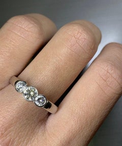 Anello di fidanzamento con trilogia di diamanti da 0,70 carati in platino
