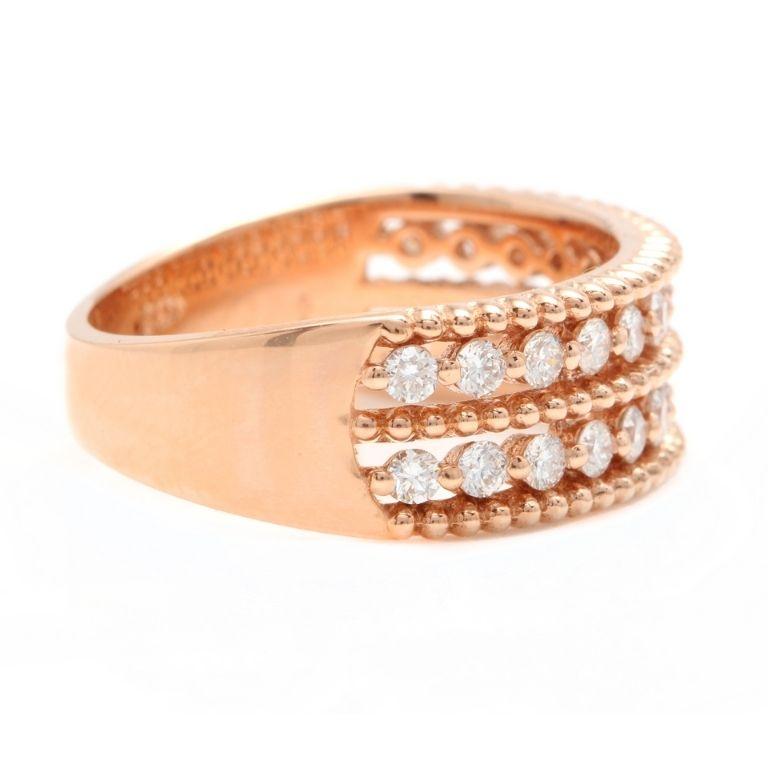 Splendido anello con diamante naturale da 0,70 carati in oro rosa massiccio 14K

Valore di sostituzione suggerito: Circa $2,000.00

Timbrato: 14K

Peso totale dei diamanti naturali taglio rotondo: Circa 0,70 carati (colore G-H / purezza SI1-SI2)

La