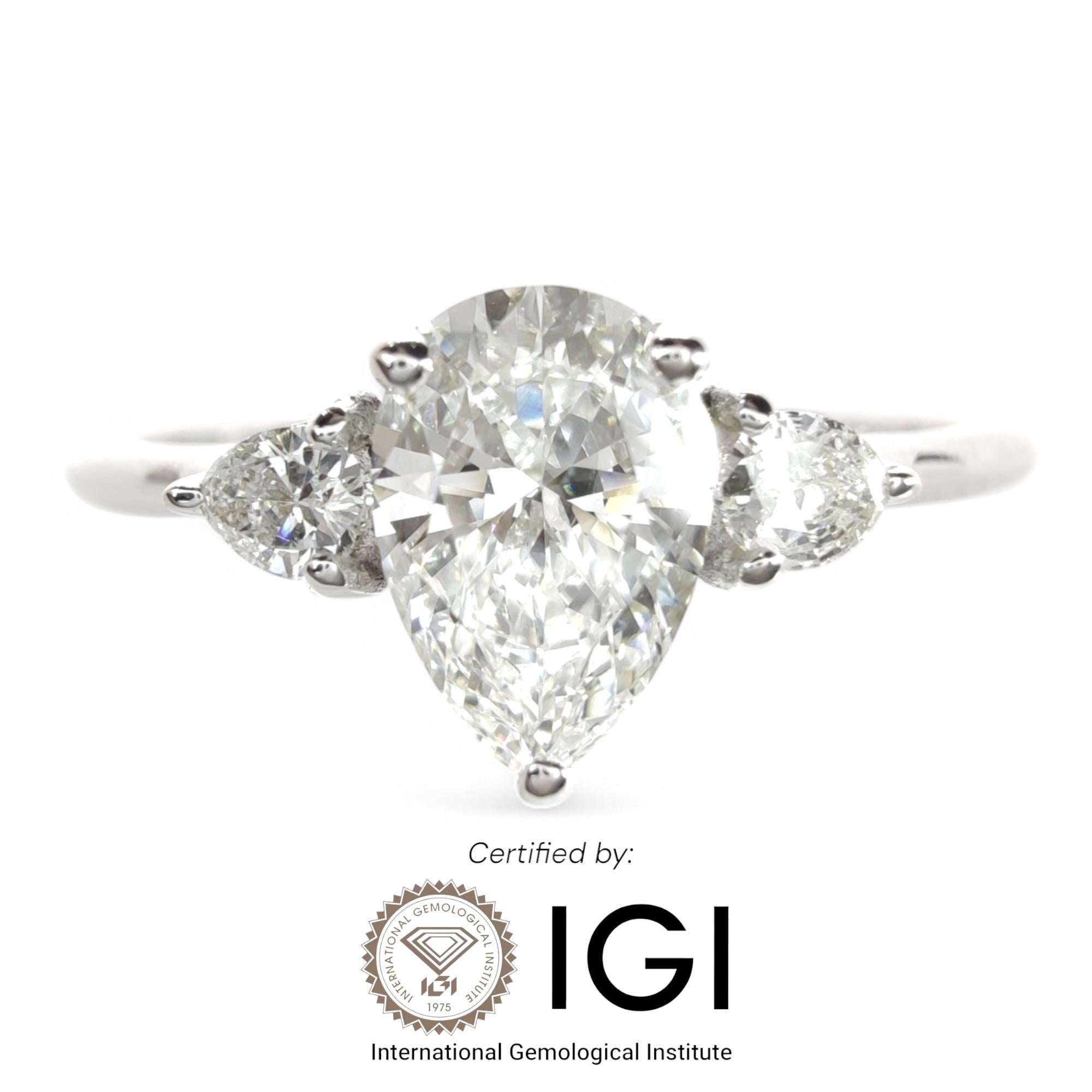   Certification : IGI Certified - Rapport No. 10J1964225

Détails du diamant :  
    Poids total en carats : 0,70ct
  

Diamant central :
    Forme/Coupe : Brilliante modifiée en forme de poire
    Dimensions : 6,80 × 4,60 × 3,00 mm
    Poids en