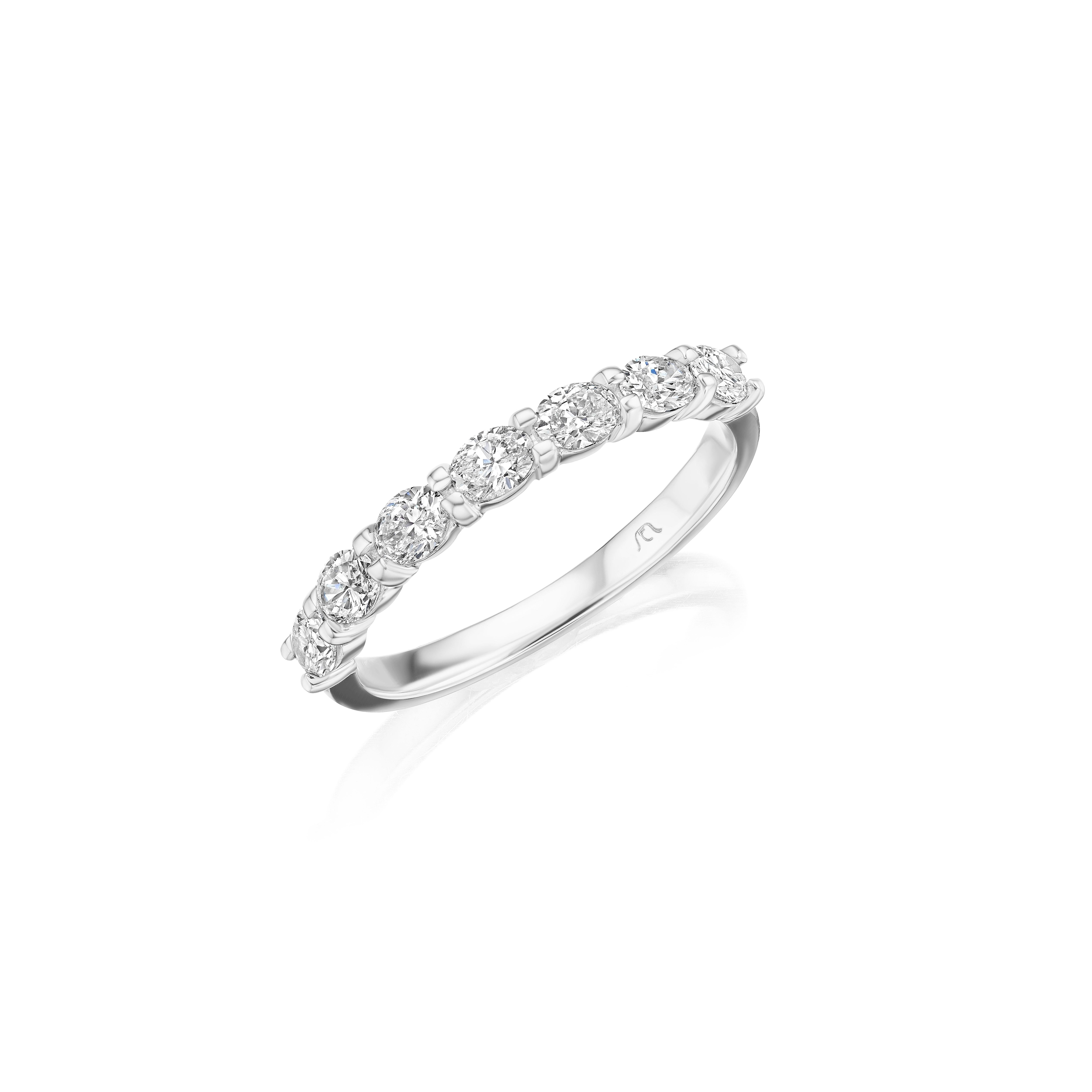 0,70ct Ovales Diamantband aus 18KT Gold im Zustand „Neu“ im Angebot in New York, NY