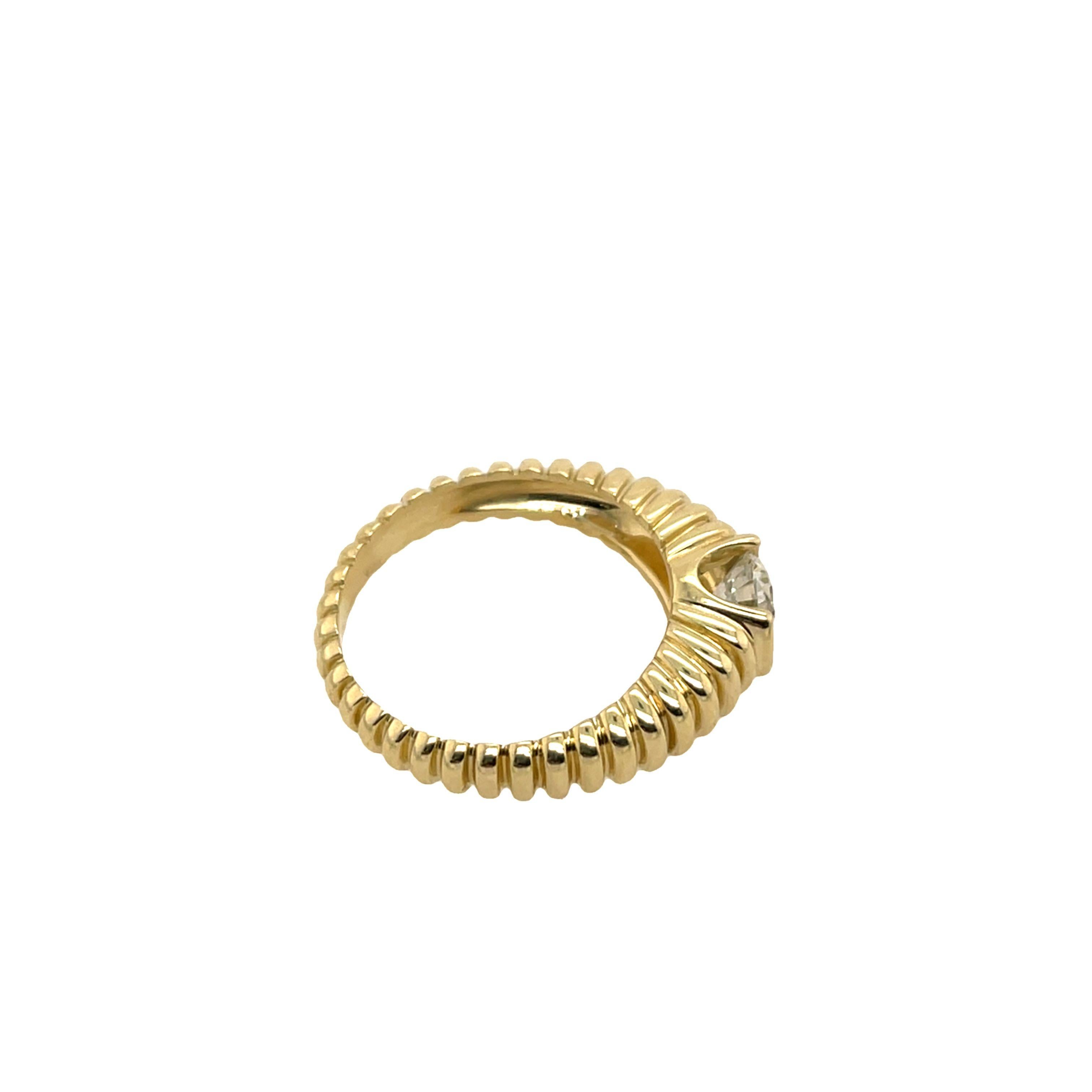 Taille ronde Bague en or jaune 14ct avec diamant rond de 0,70ct à taille brillante en vente
