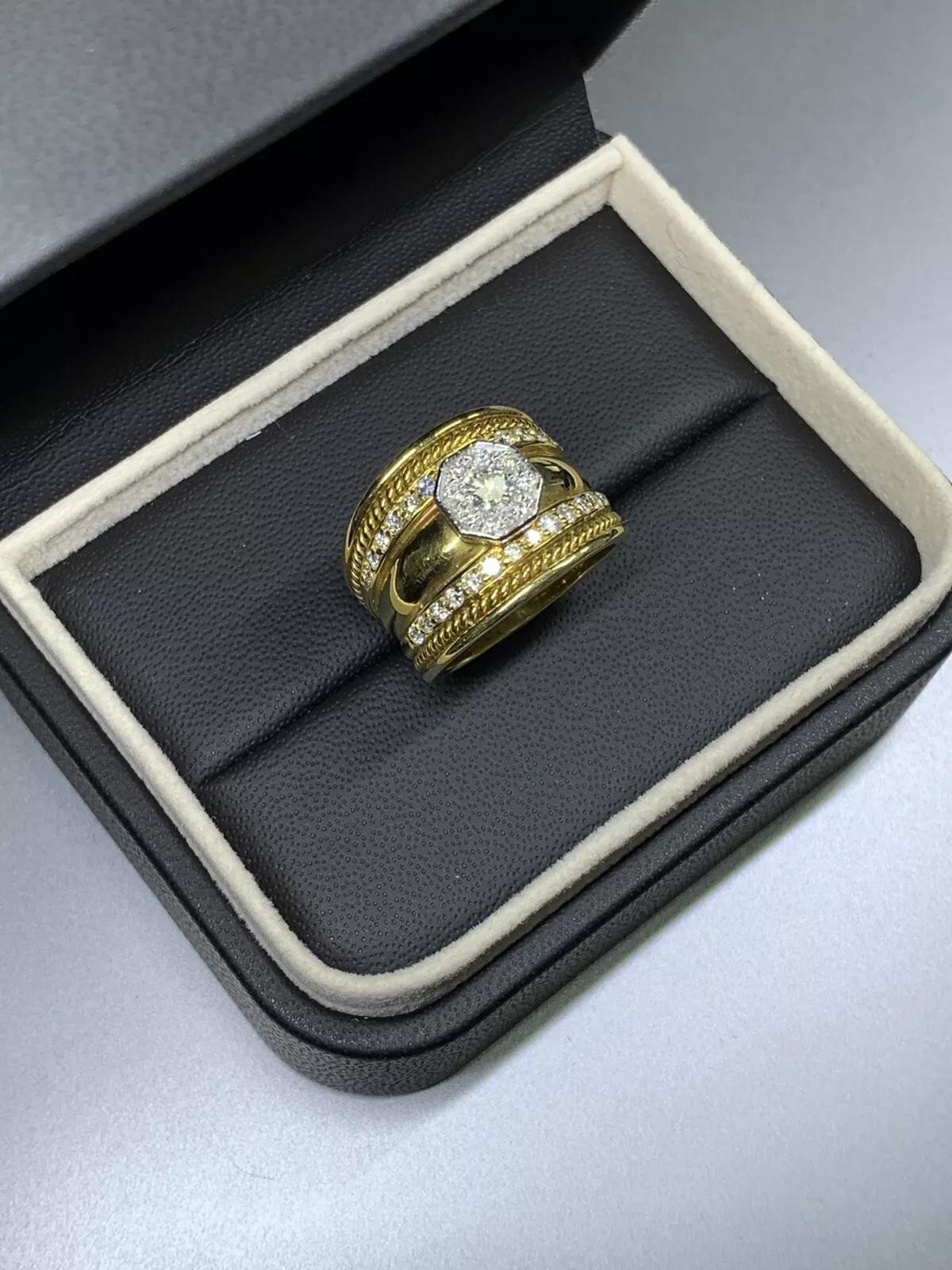 Round Cut 0.70ct Round diamond wide unisex ring royal style in 18k yellow gold. For Sale