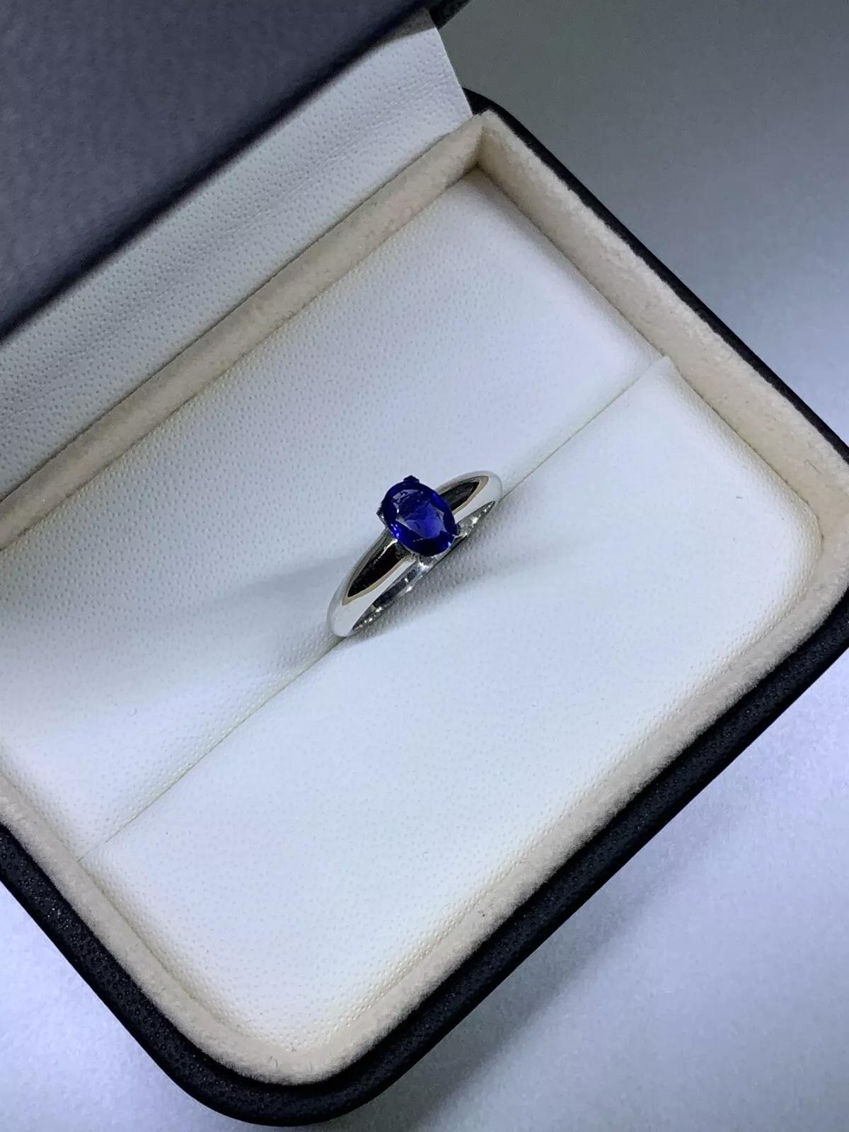 0.70ct Sapphire oval blue ceylon solitaire engagement ring in 18ct white gold.

Beautiful Ceylon sapphire engagement ring oval shape deep blue colour in 14k white gold ring.

The ring can be resized

Box and valuation included.