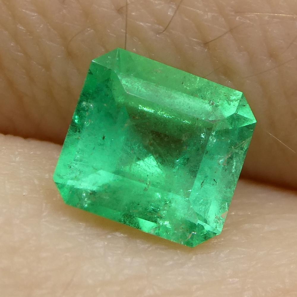 Women's or Men's 0.70ct Square Green Emerald from Colombia For Sale