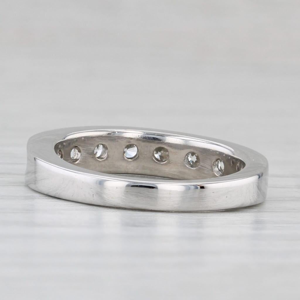 Taille ronde Alliance d'anniversaire en or blanc 14 carats sertie de diamants 0,70 ctw, taille 5,25 en vente