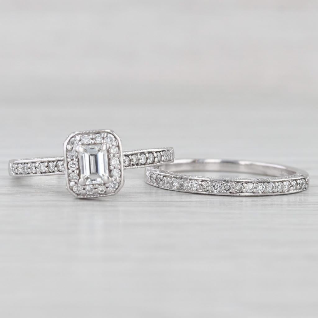 Anello di fidanzamento aureolato con diamante taglio smeraldo da 0,70 ct. in oro bianco 14 ct. in vendita 2
