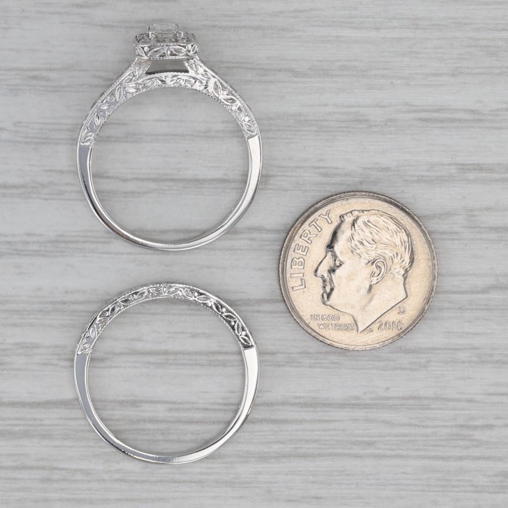 Anello di fidanzamento aureolato con diamante taglio smeraldo da 0,70 ct. in oro bianco 14 ct. in vendita 3