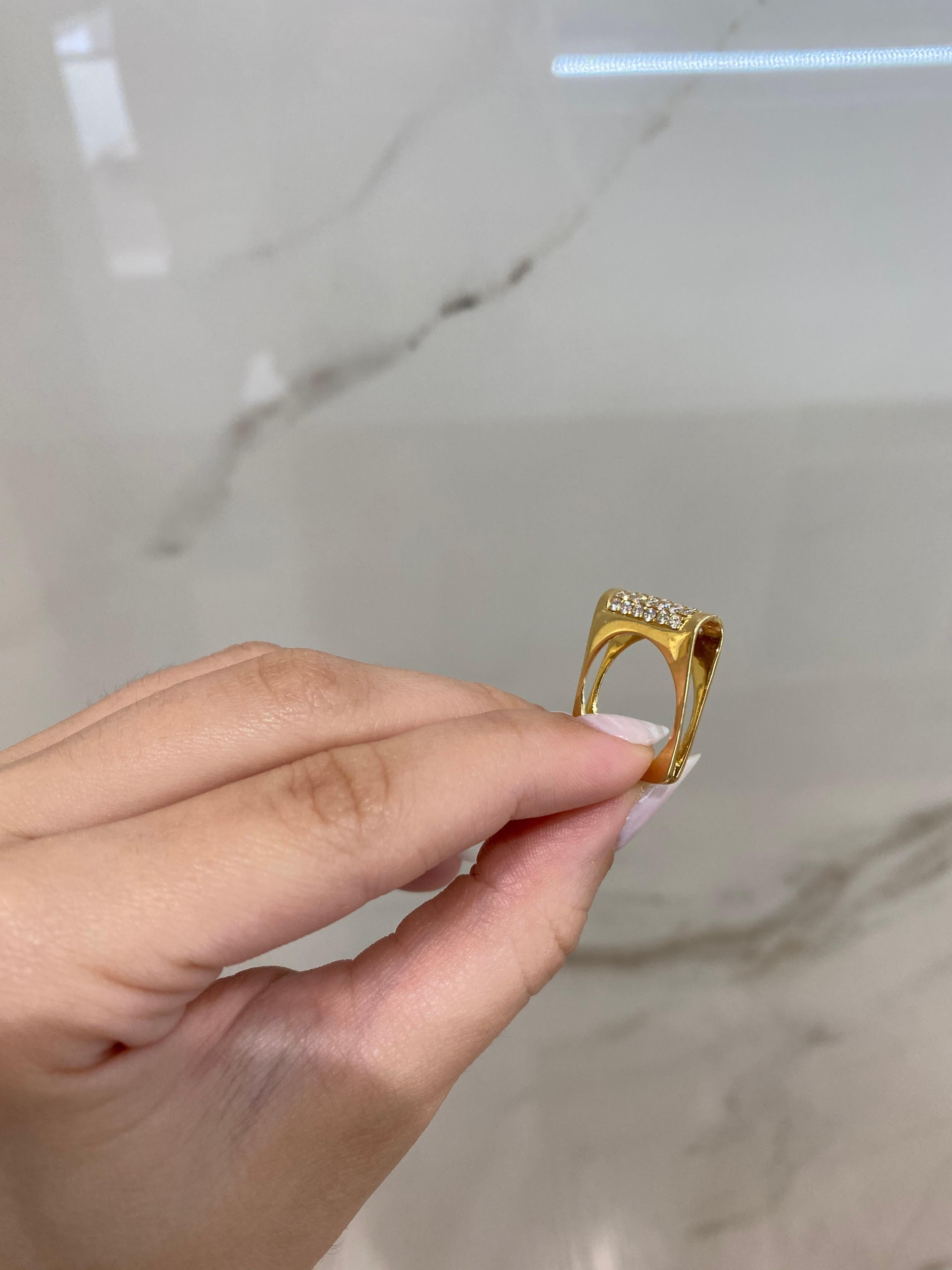 Round Cut 0.70 Carat Pave Diamond 18 Karat Yellow Gold Bar Ring For Sale