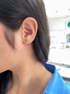 0,70tcw 14K Pear Cut Light Green Emerald Studs 3 Prong White Gold Emerald
