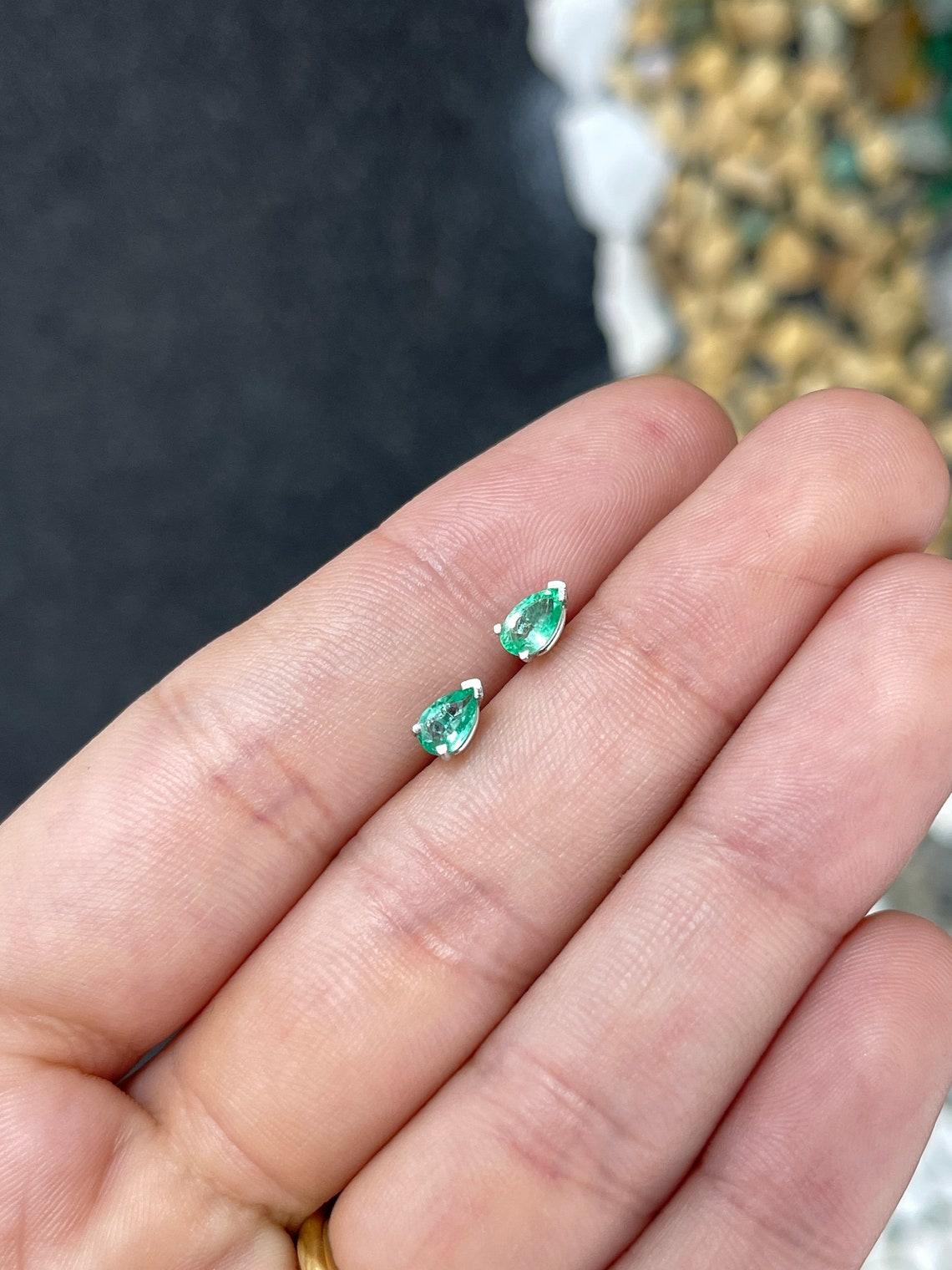 Women's 0.70tcw 14K Pear Cut Light Green Emerald Studs 3 Prong White Gold Emerald For Sale