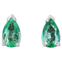 0,70tcw 14K Pear Cut Light Green Emerald Studs 3 Prong White Gold Emerald