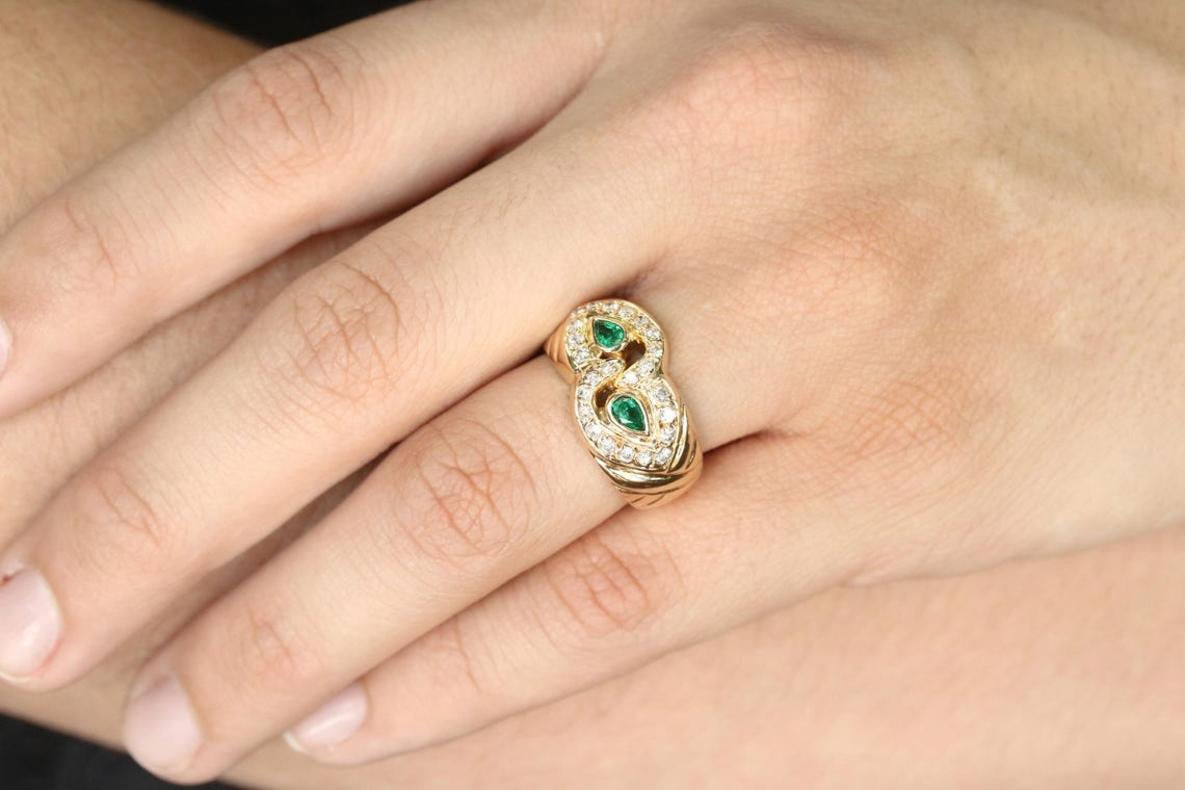 0.70tcw 18K Natural Colombian Emerald Pear Cut & Diamond Cocktail Gold Ring In New Condition For Sale In Jupiter, FL