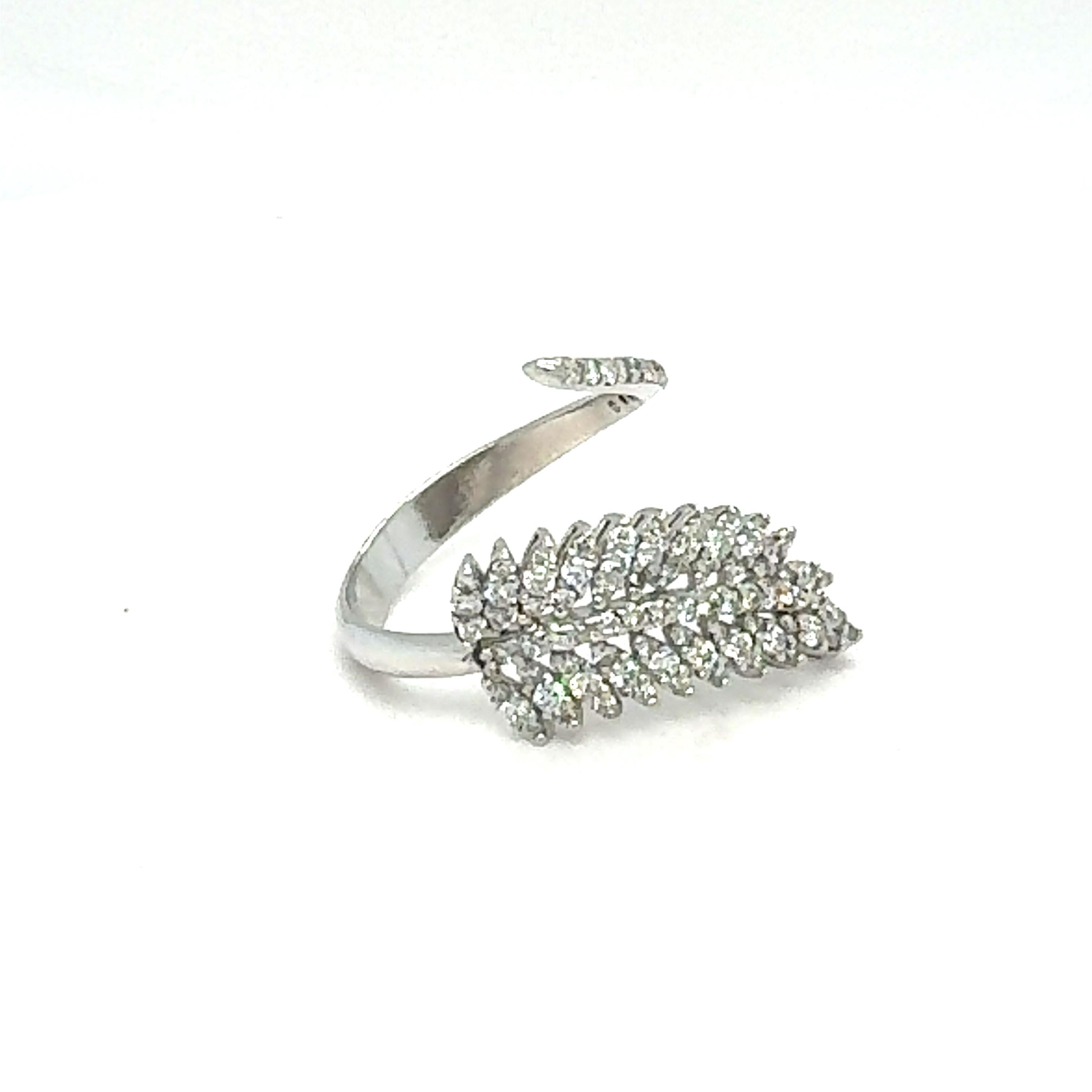 Modern 0.71 Carat Natural Diamond White Gold Cocktail Ring For Sale