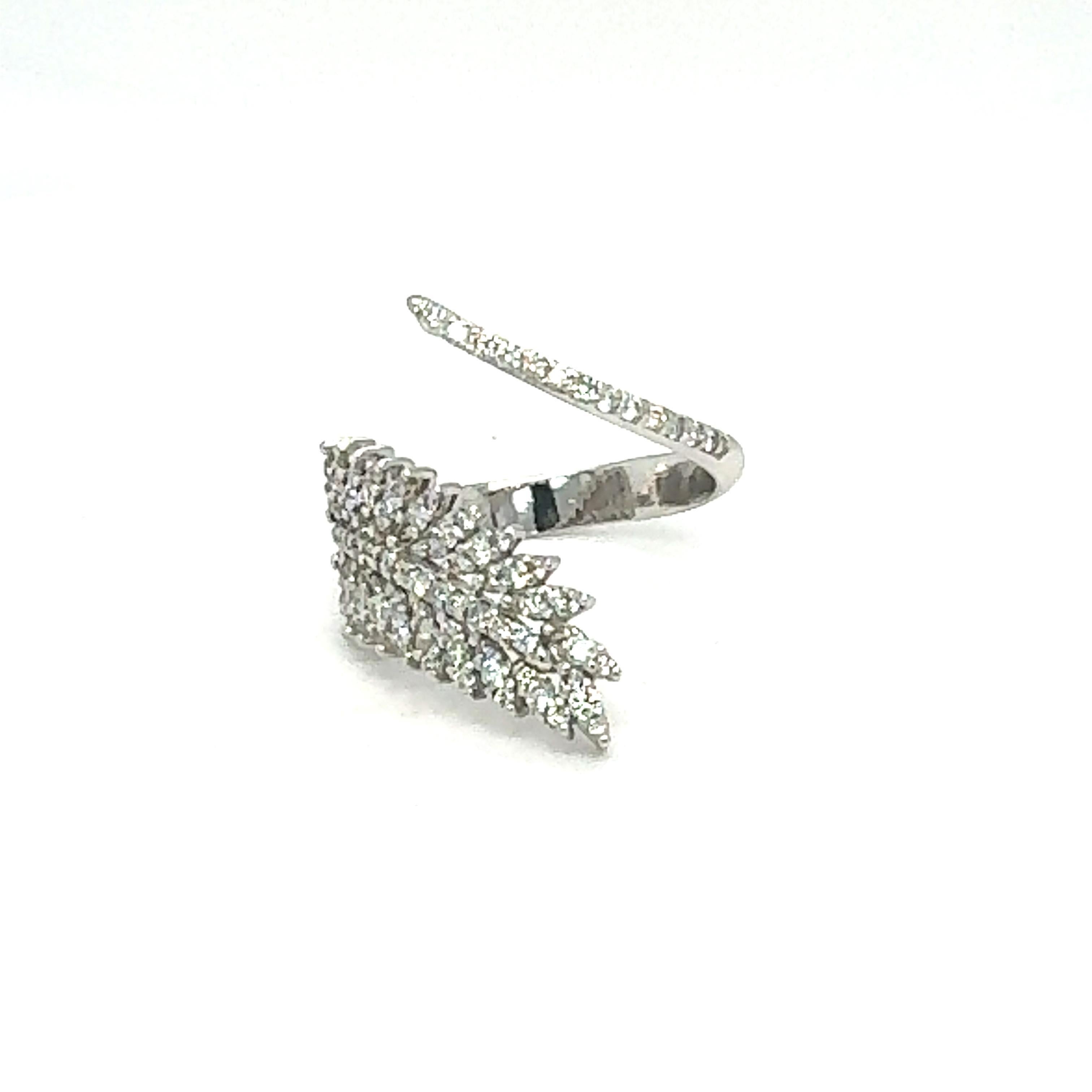 Round Cut 0.71 Carat Natural Diamond White Gold Cocktail Ring For Sale