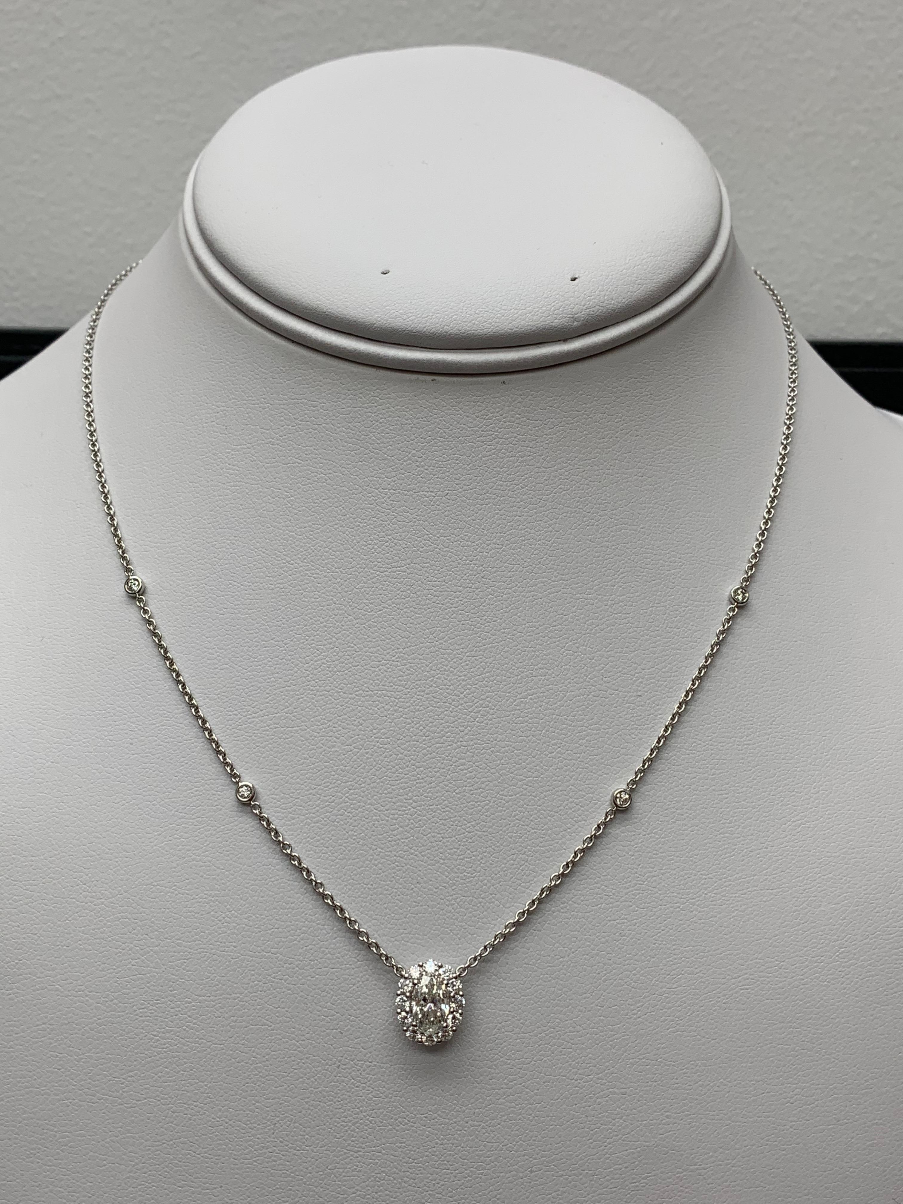 Collier pendentif en or jaune 14K avec rubis ovale de 0,71 carat et diamants en vente 2