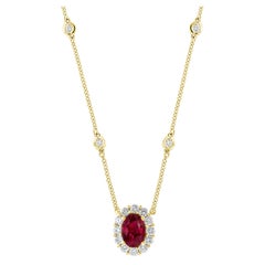 Collar Colgante de Rubí de Corte Oval y Diamante de 0,71 Quilates en Oro Amarillo de 14K
