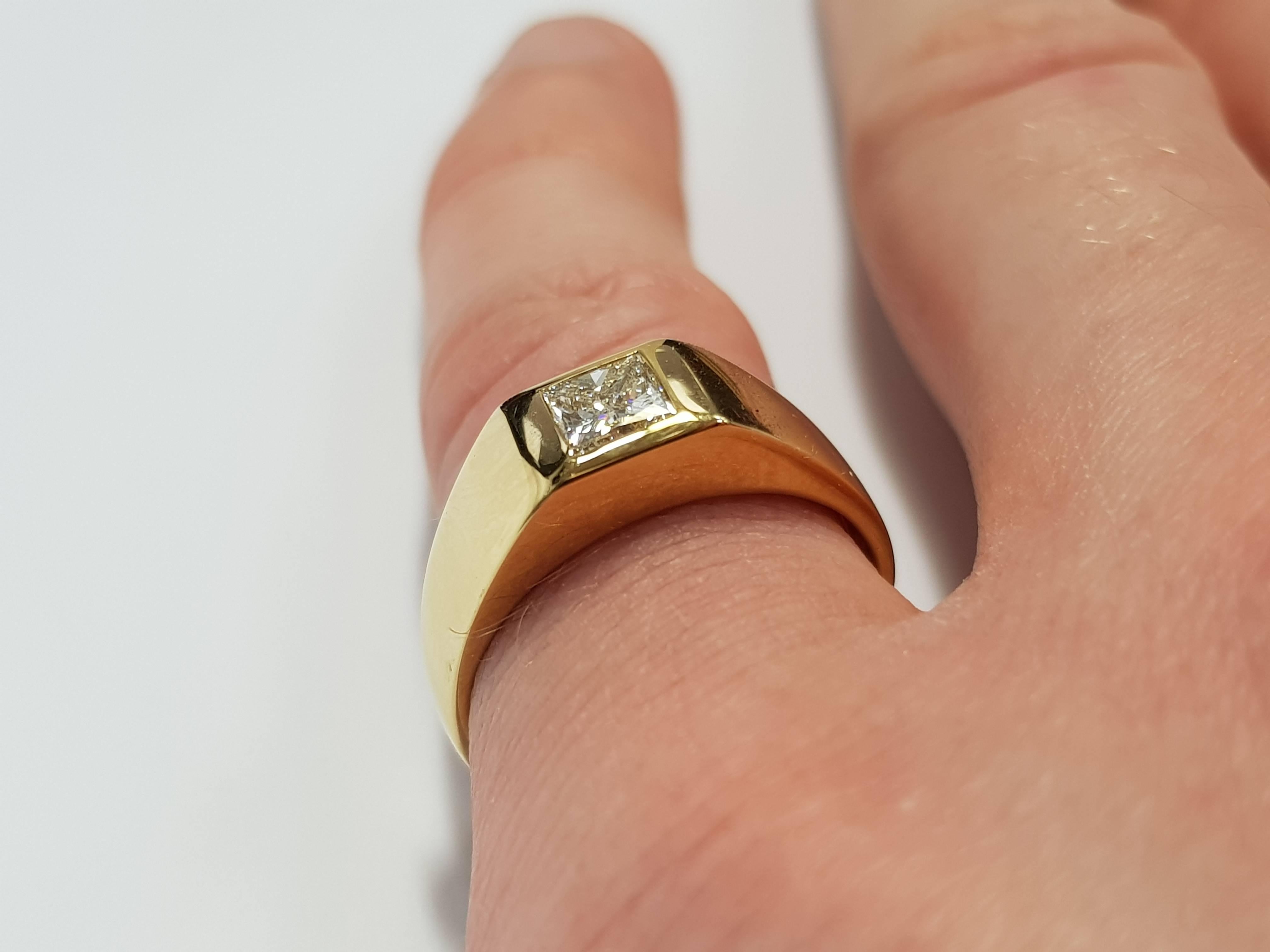 Bespoke 0.70 Carat Tresor Paris Princes Cut White Diamond 18 Kt Gold Signet Ring In New Condition For Sale In London, GB