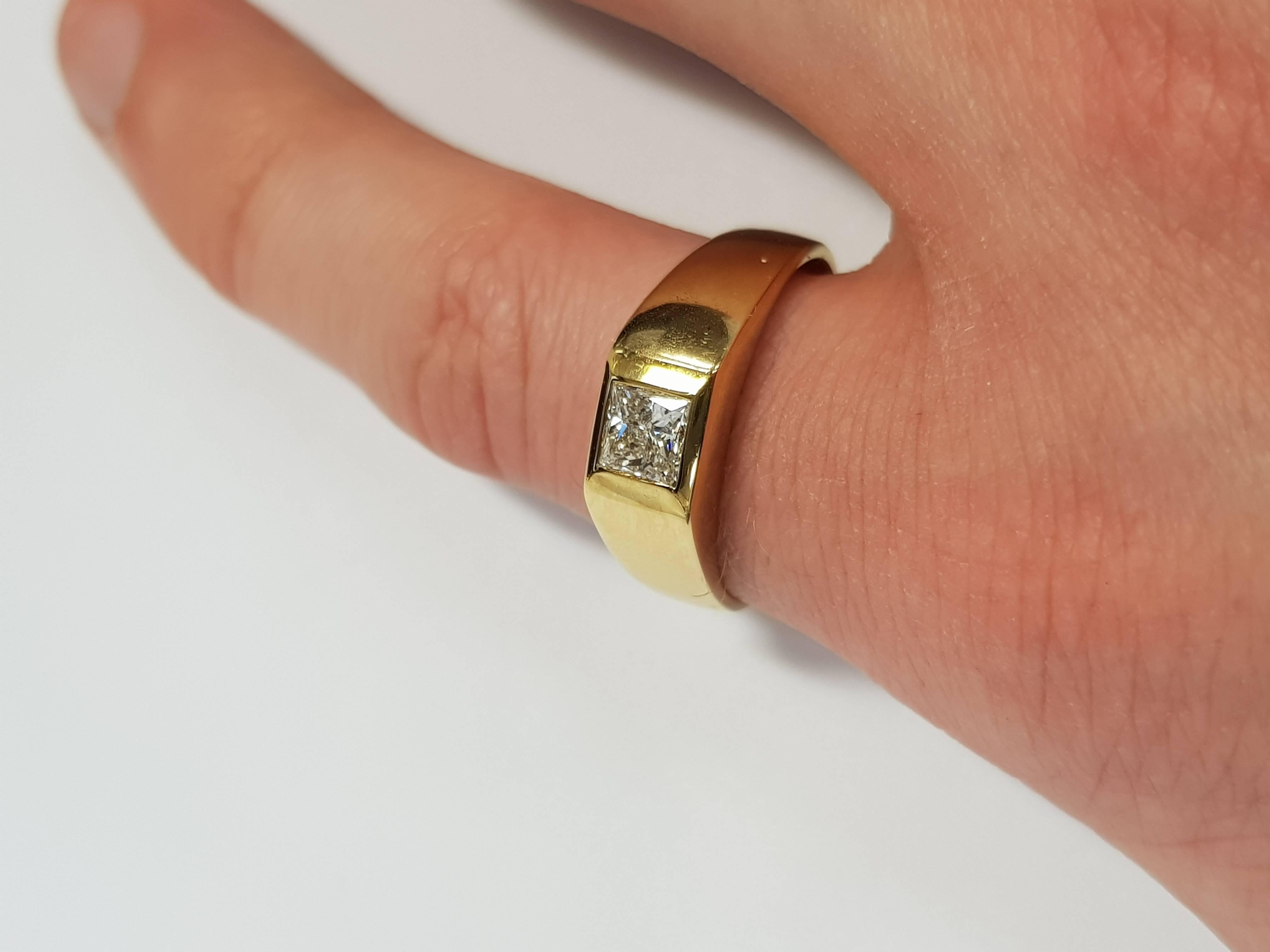 Women's or Men's Bespoke 0.70 Carat Tresor Paris Princes Cut White Diamond 18 Kt Gold Signet Ring For Sale