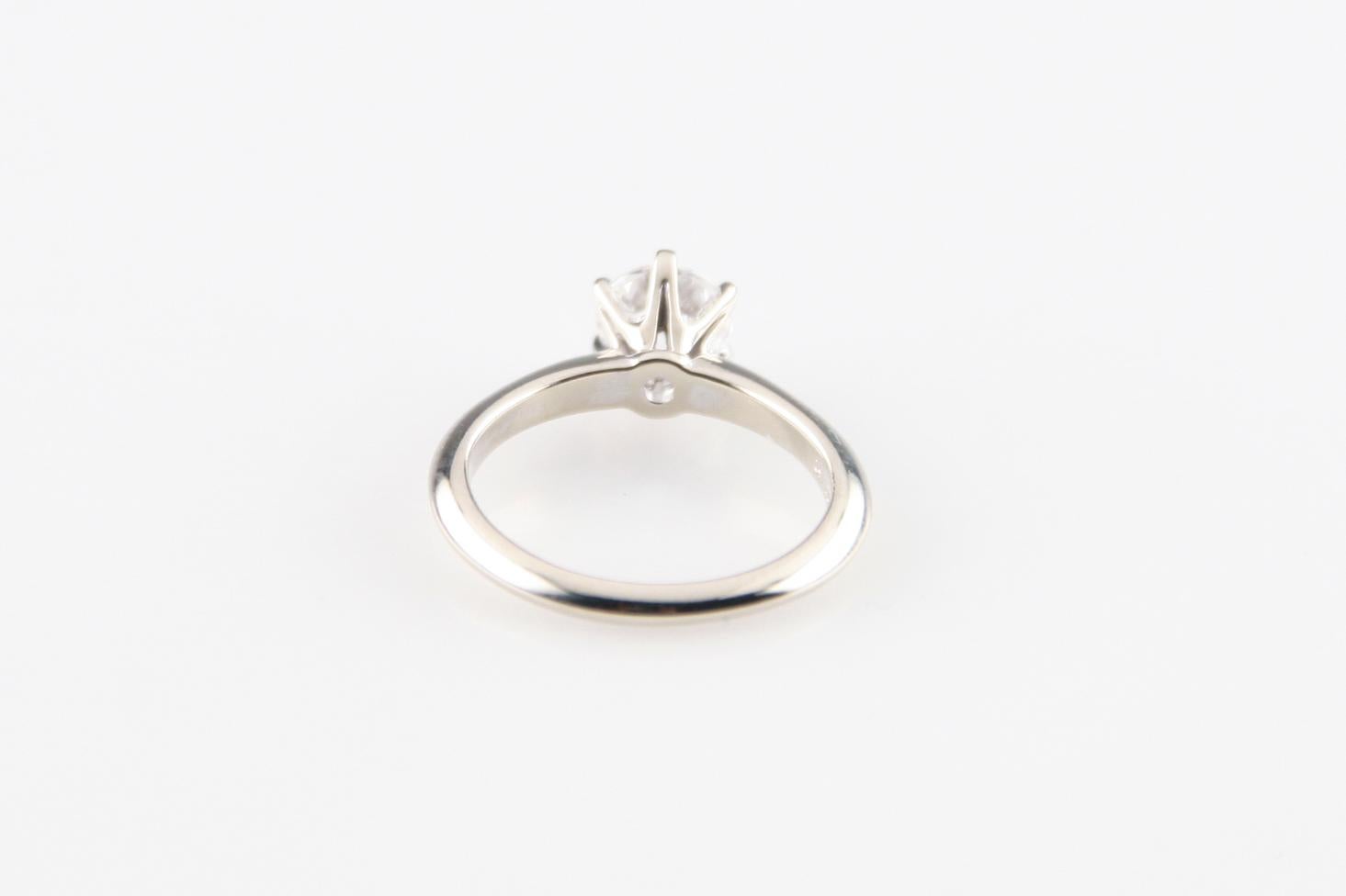 0,71 Karat runder Diamant Solitär 14 Karat Weißgold Ring GIA zertifiziert im Zustand „Hervorragend“ im Angebot in Sherman Oaks, CA
