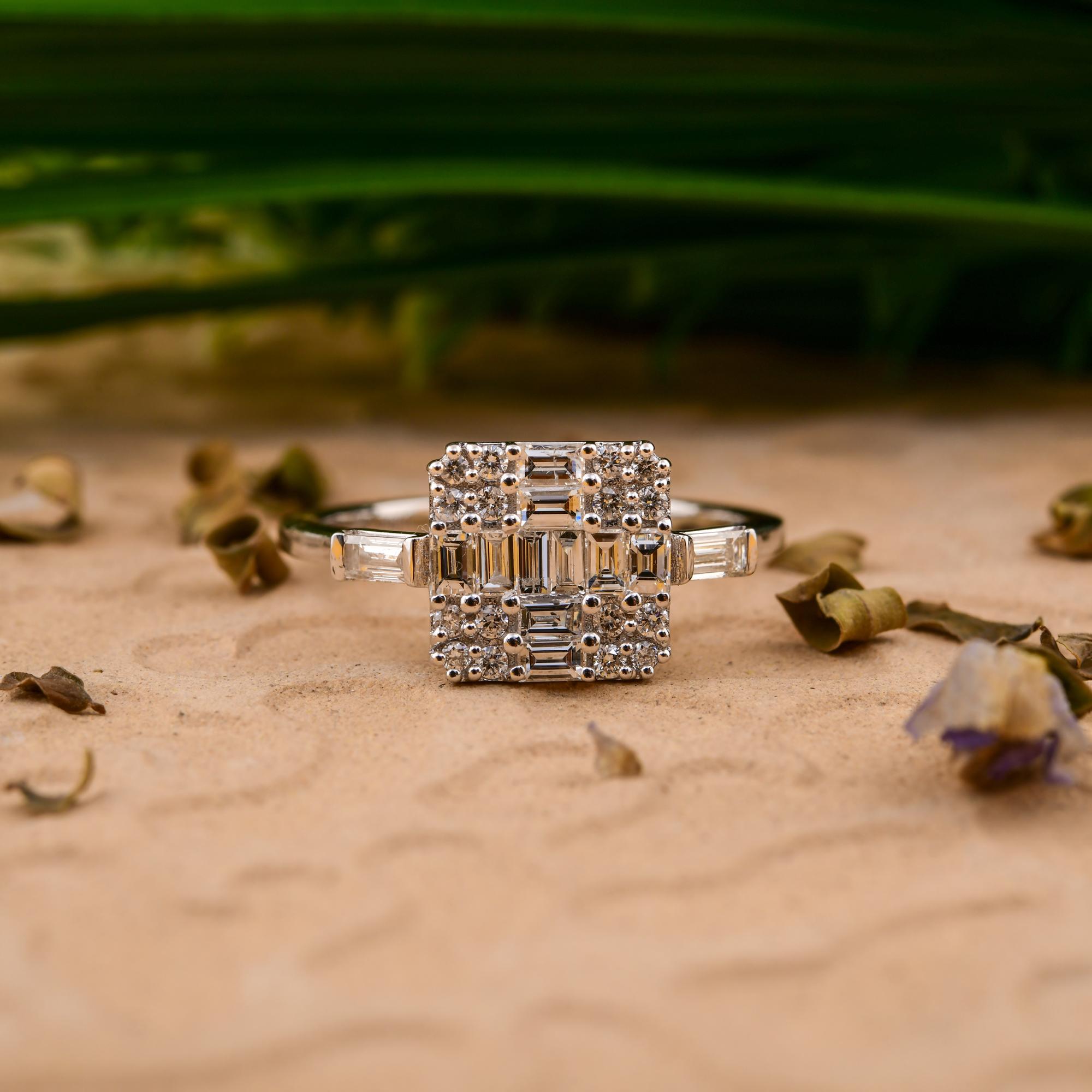 Moderno 0,71 Carati SI/H Baguette Round Brilliante Cut Diamond Ring Gioielli in oro bianco 18 carati in vendita