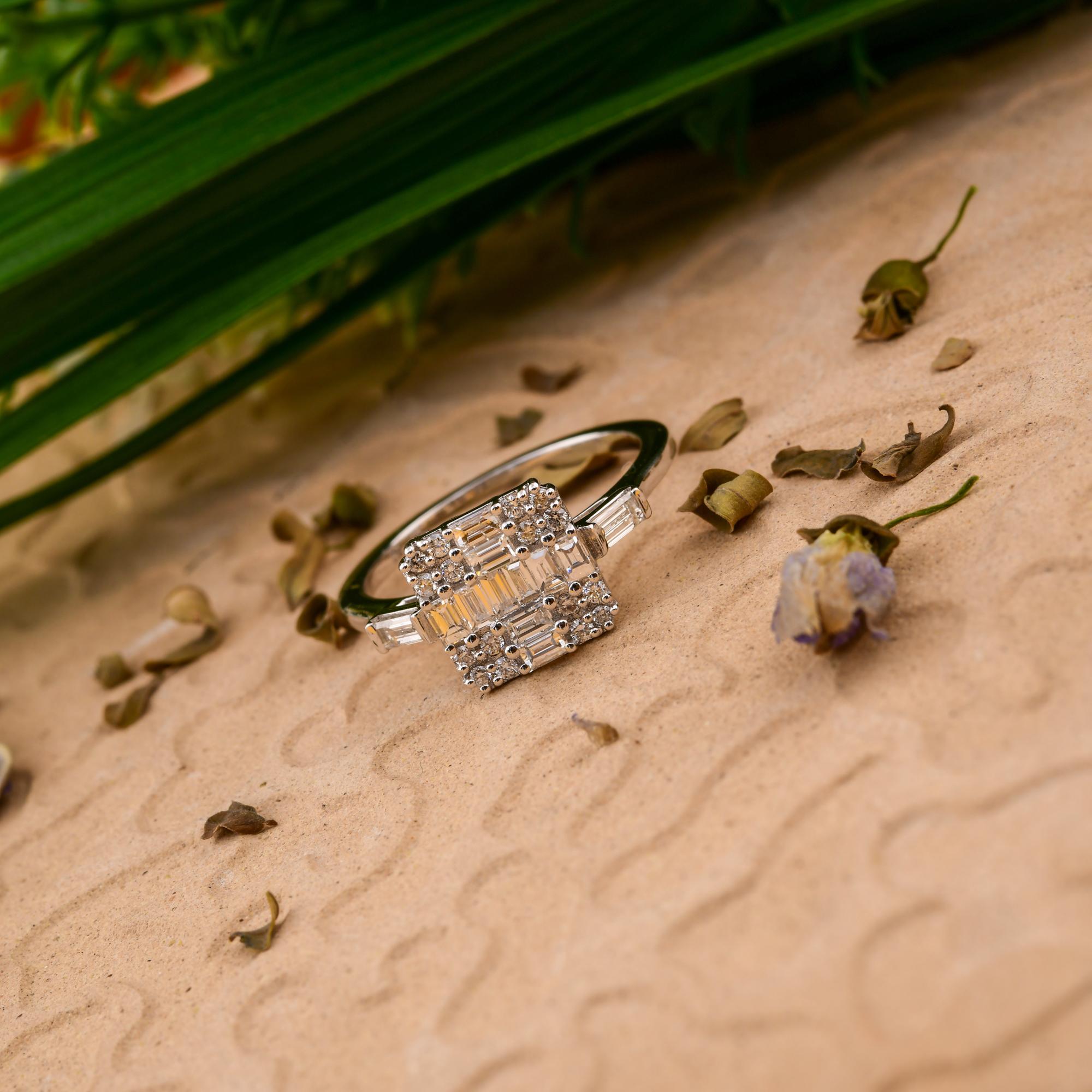 Taglio baguette 0,71 Carati SI/H Baguette Round Brilliante Cut Diamond Ring Gioielli in oro bianco 18 carati in vendita