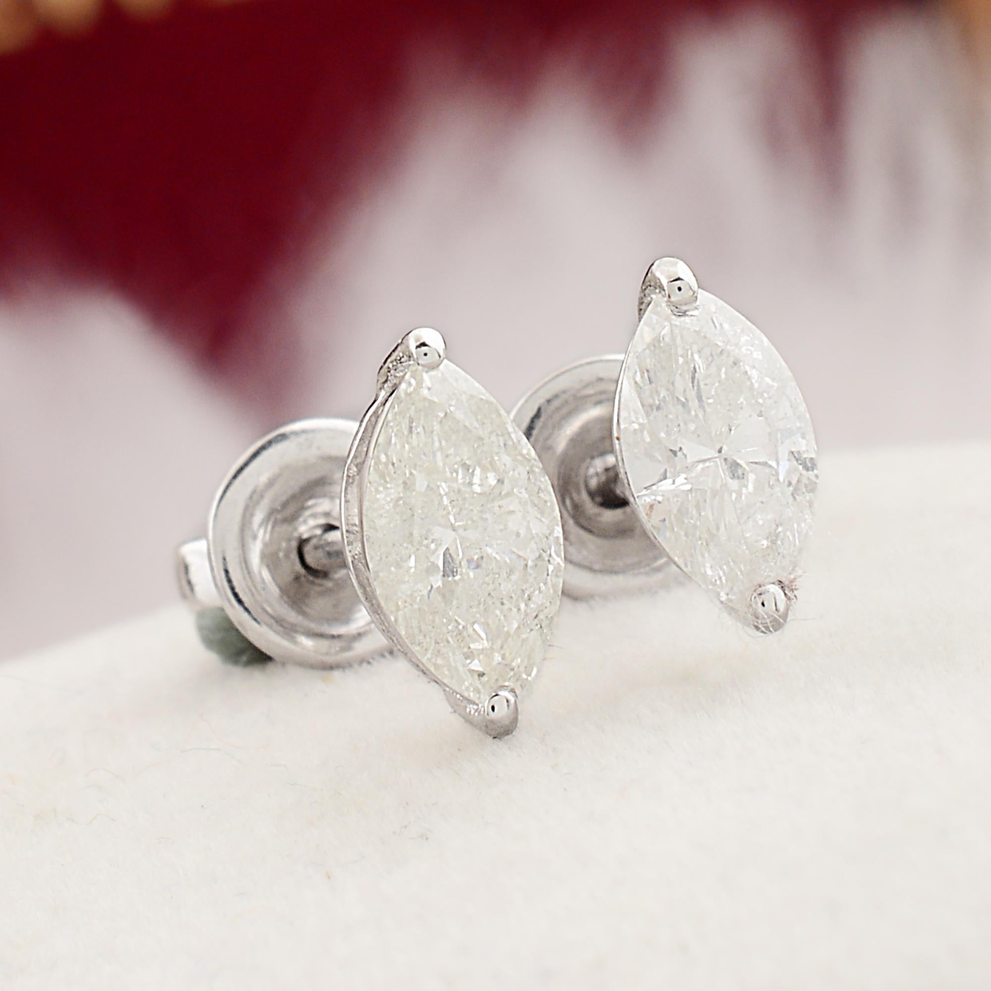 Moderne Clous d'oreilles solitaires en or blanc 10 carats avec diamants taille marquise de 0,71 carat en vente
