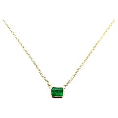 0,71 Karat Gewicht Grüner Smaragd Solitär Halskette in 14k Gelbgold