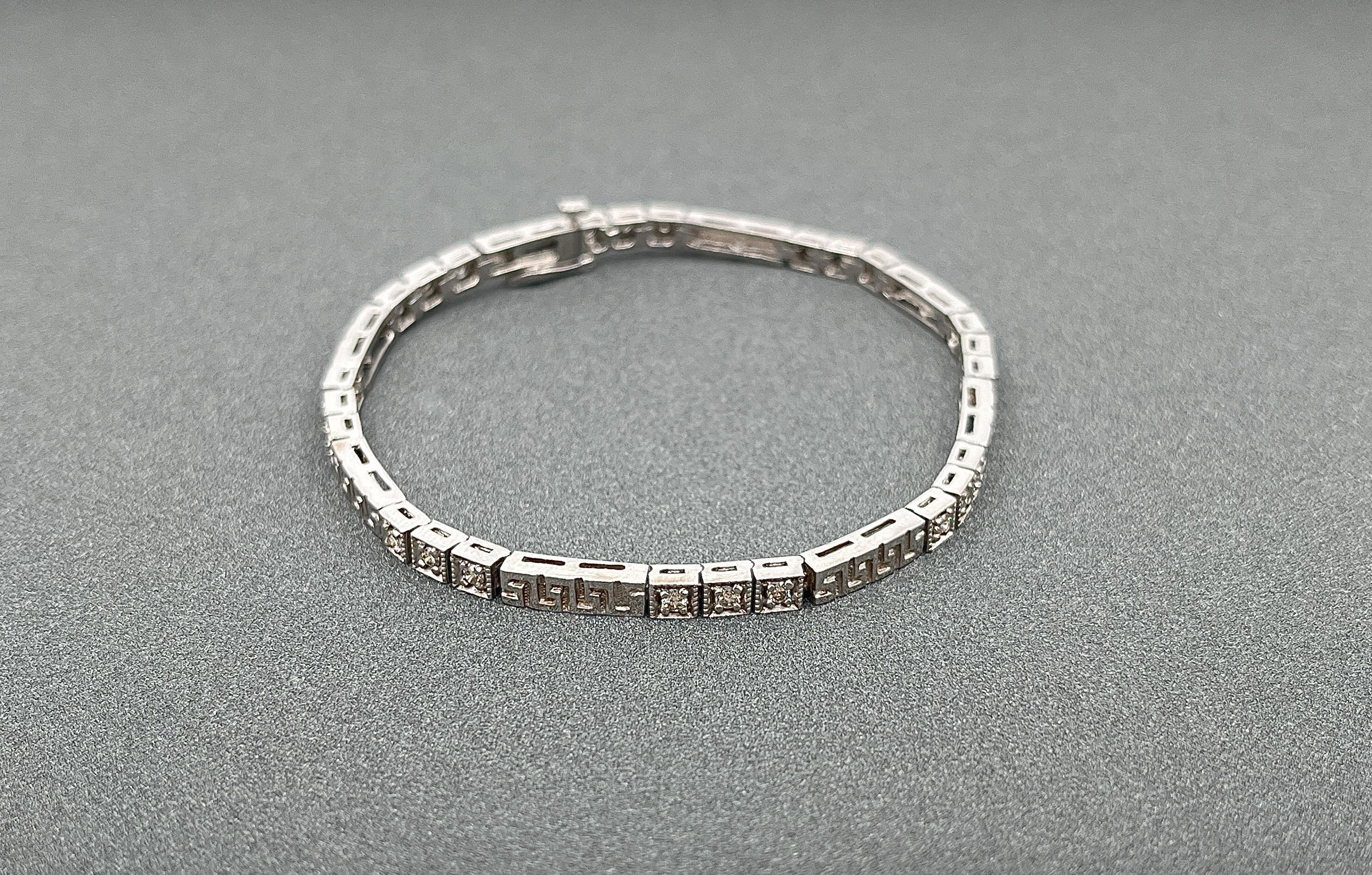 Art déco Bracelet à motif de clé grecque avec diamants de 0,71 carat en vente