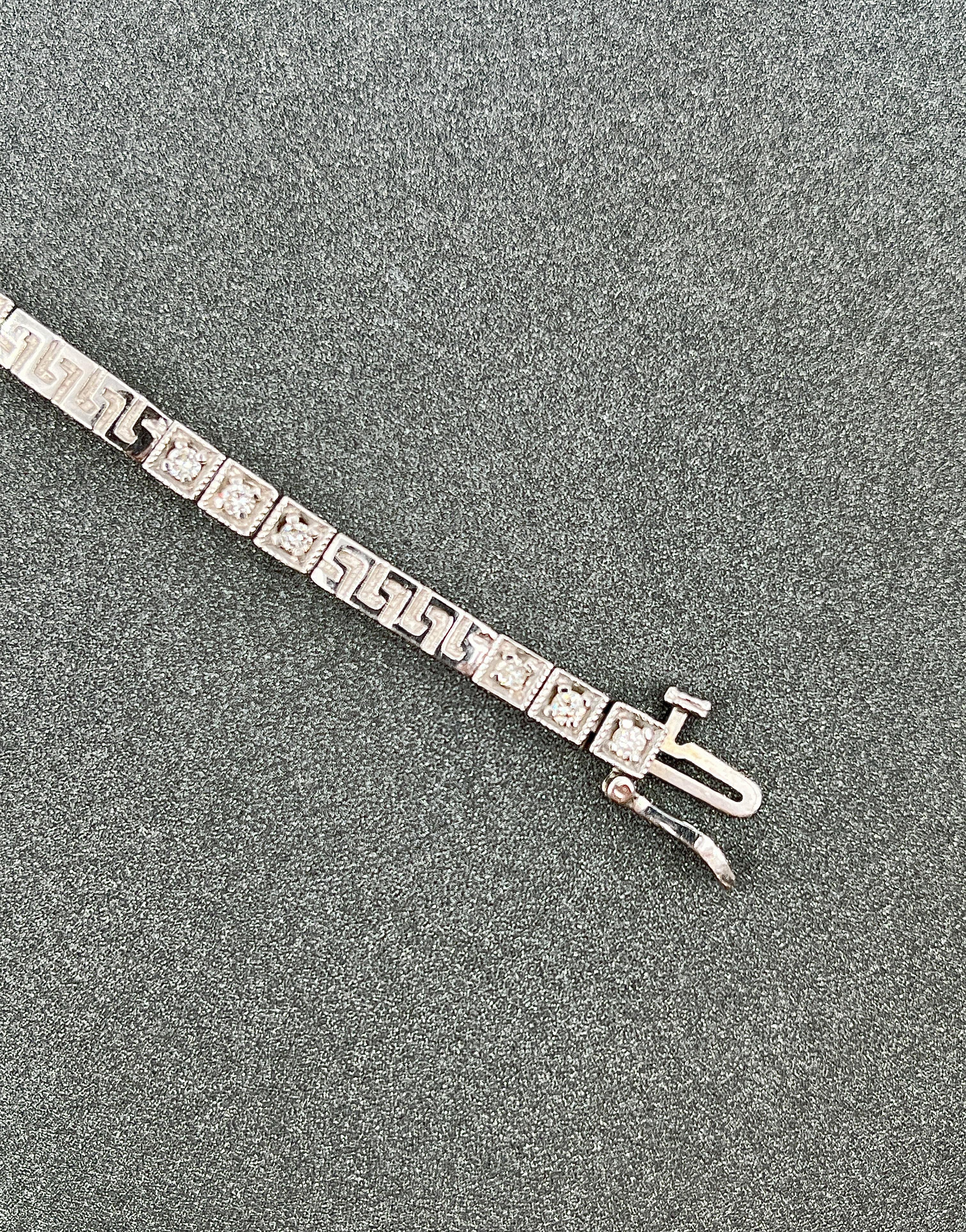 Bracelet à motif de clé grecque avec diamants de 0,71 carat Neuf - En vente à Chicago, IL