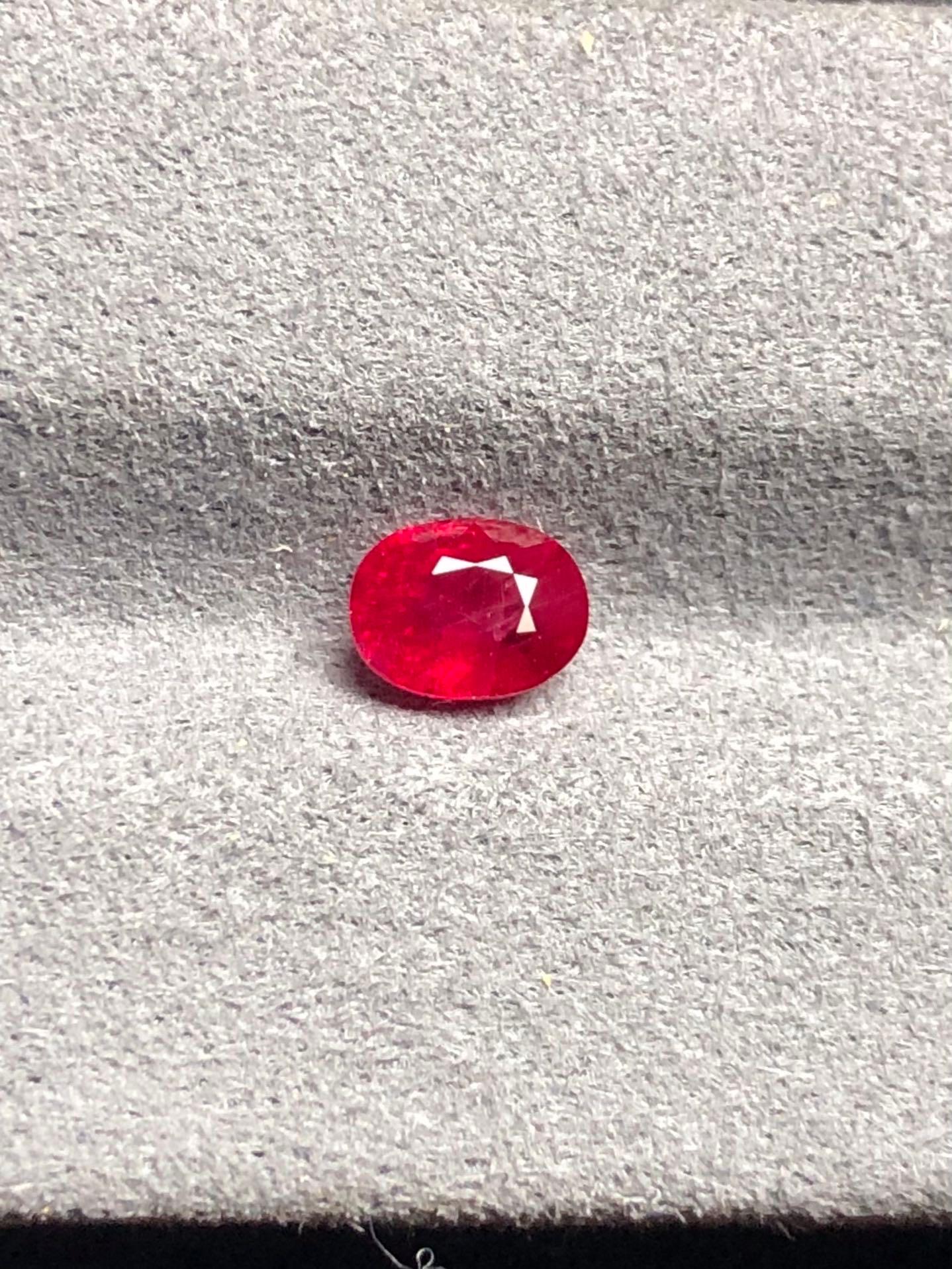 Taglio brillante 0,71 Ct  GIA Certified Unheated Ruby Burma Pigeon Blood qualità occhi puliti in vendita