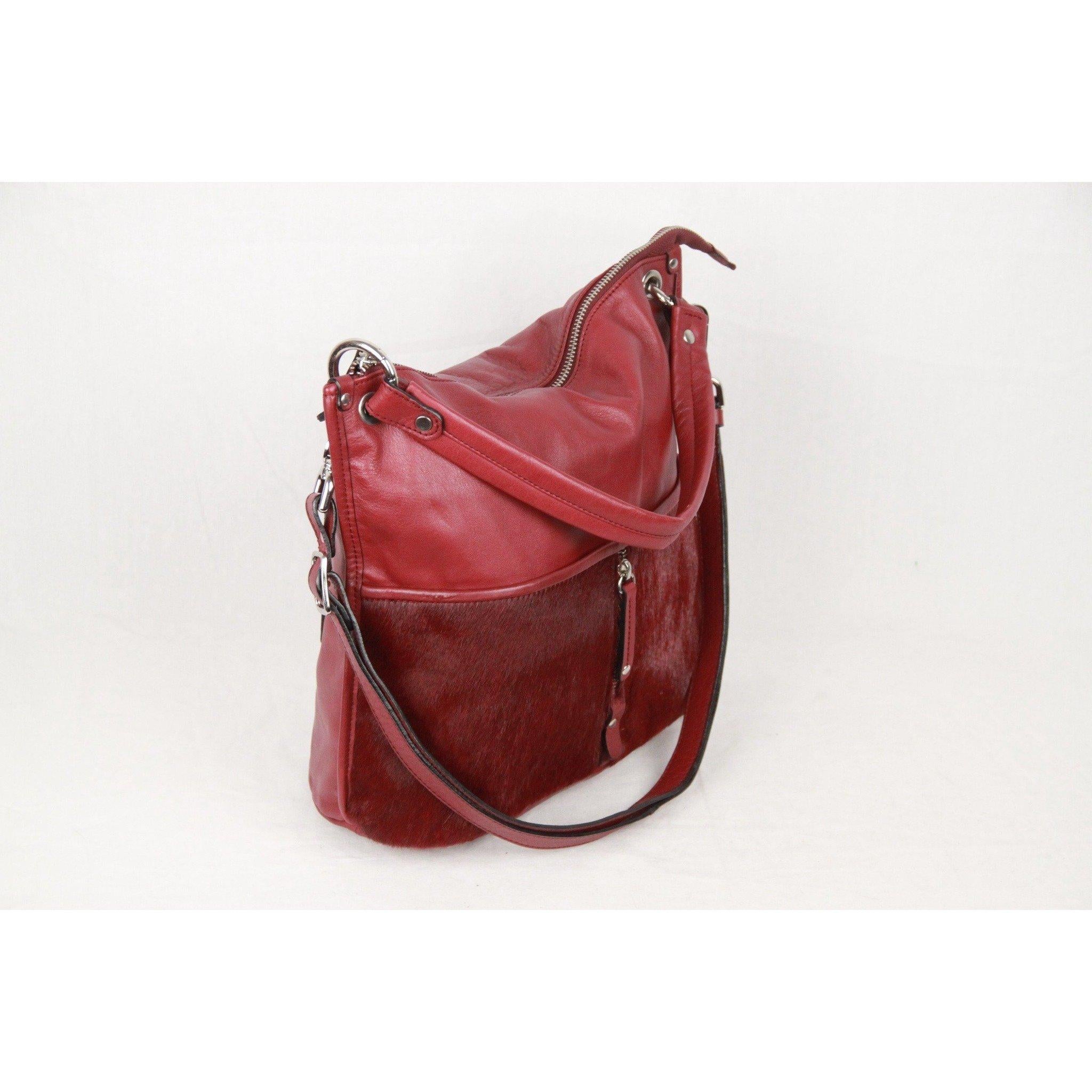 0714 'Natasha' shoulder bag from soft calf with front pony hair panel. It features two open pockets on the front. On the back, there is a zipper compartment. Inside, 1 zip pocket, 2 open pocktets, 1 pen holder and a string with carabiner.